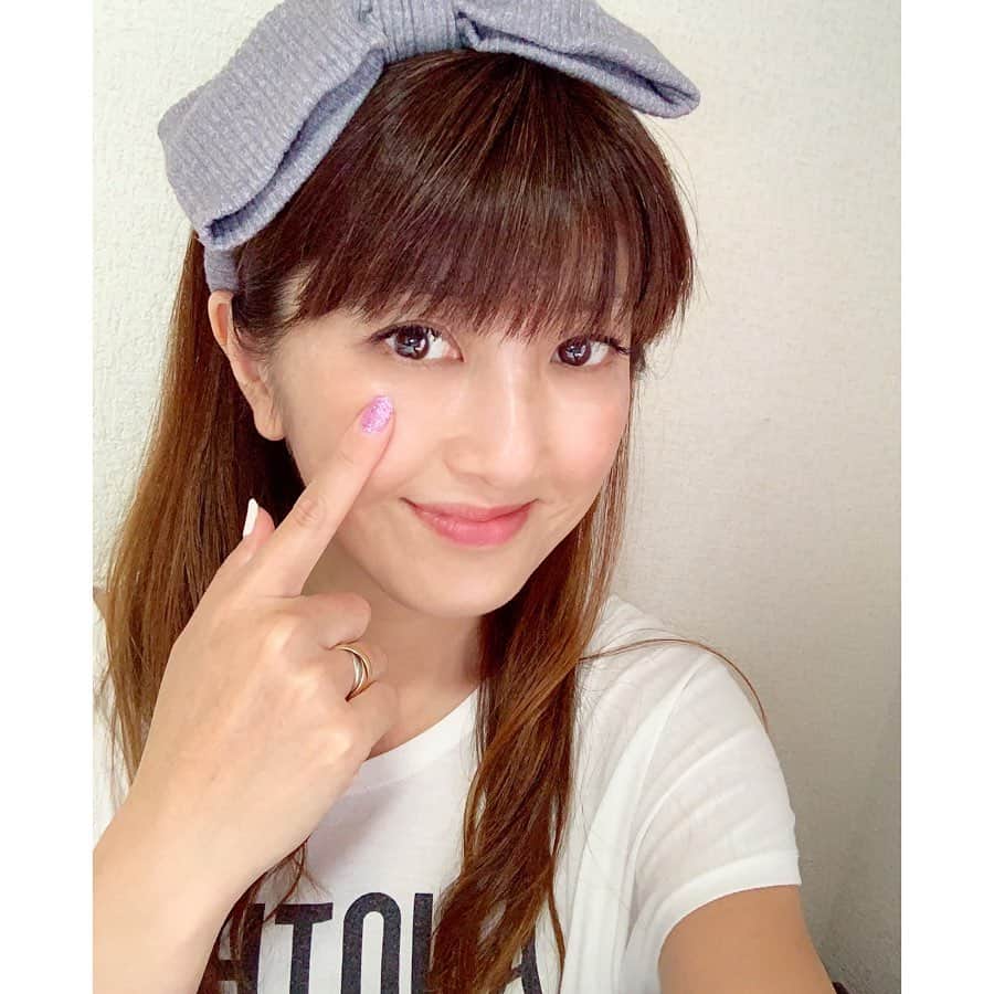 mii_stagramさんのインスタグラム写真 - (mii_stagramInstagram)「💓💓💓 ・ @morrys_arigato ✔ 年齢を重ねれば重ねるほど 美人の定義は顔のつくりではなく  #肌 で決まる❤ ・ ノーファンデでも大丈夫な肌へ✨✨ そんなコンセプトを元に 美肌作りの為に開発された  morrys 薬用ホワイトニングエマルジョンは エステサロンの発想から生まれた 薬用エマルジョン。 ・ 肌本来の力を呼び覚まし 肌質を整えることを大切に シミ・くすみを防ぐ トラネキサム酸2% グリチルレチン酸ステアリル Ｗ薬用成分配合で シミの元となるメラニン生成を防ぎ シミのキッカケになる 肌の炎症を防ぎ抑える効果が❤ 更に10種類の美容成分を贅沢配合！！ ・  プルプルの瑞々しいテクスチャーで 肌に乗せると 包まれるような感触！！ morrys 代表取締役の @izumi.arigato さんの 艶々な美しさを見たら納得のクリーム✨✨ ・ ・ 厚生労働省が承認した 医薬部外品なので確かな品質で 安心して使えます💕 ・ ・ ・ #ノーファンデ #モリーズ #morrys_arigato  #beauty#cosume #ig美容部#ig美意識向上委員会  #美容#コスメ#化粧品#基礎化粧品#ホワイトニング#クリーム#シミ#シワ#美白#エステサロン#アンチエイジング#エイジングケア#大人女子#40代#綺麗#大人可愛い#コスメマニア#コスメ好きさんと繋がりたい #美容マニア#美容好きな人と繋がりたい #インフルエンサー」9月19日 18時33分 - miyuki.0419.karemari