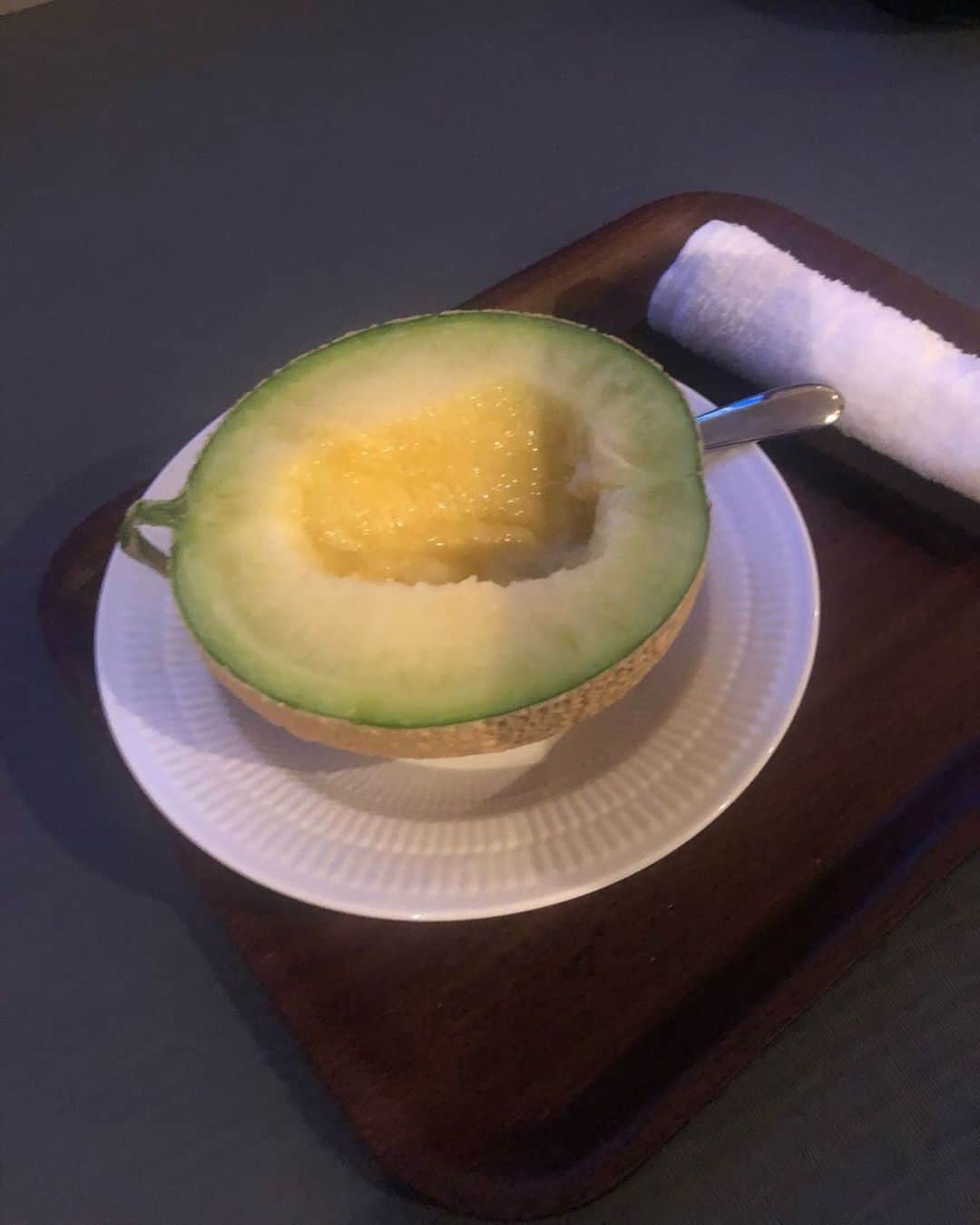 市川海老蔵 （11代目）さんのインスタグラム写真 - (市川海老蔵 （11代目）Instagram)「* Nice to be an adult because I can eat this big melon without any concern! My memory function is in a good condition today. I think I got all dialogues in!? 大人食べ🍈💚 いただきます。  奇跡的に セリフなんか覚えたかも？ 今日は頭に良く入る感じです。  #市川海老蔵 #海老蔵 #成田屋 #歌舞伎  #ABKAI #ABMORI #ebizoichikawa #ebizo #kabuki #thunderparty #classic」9月19日 18時49分 - ebizoichikawa.ebizoichikawa