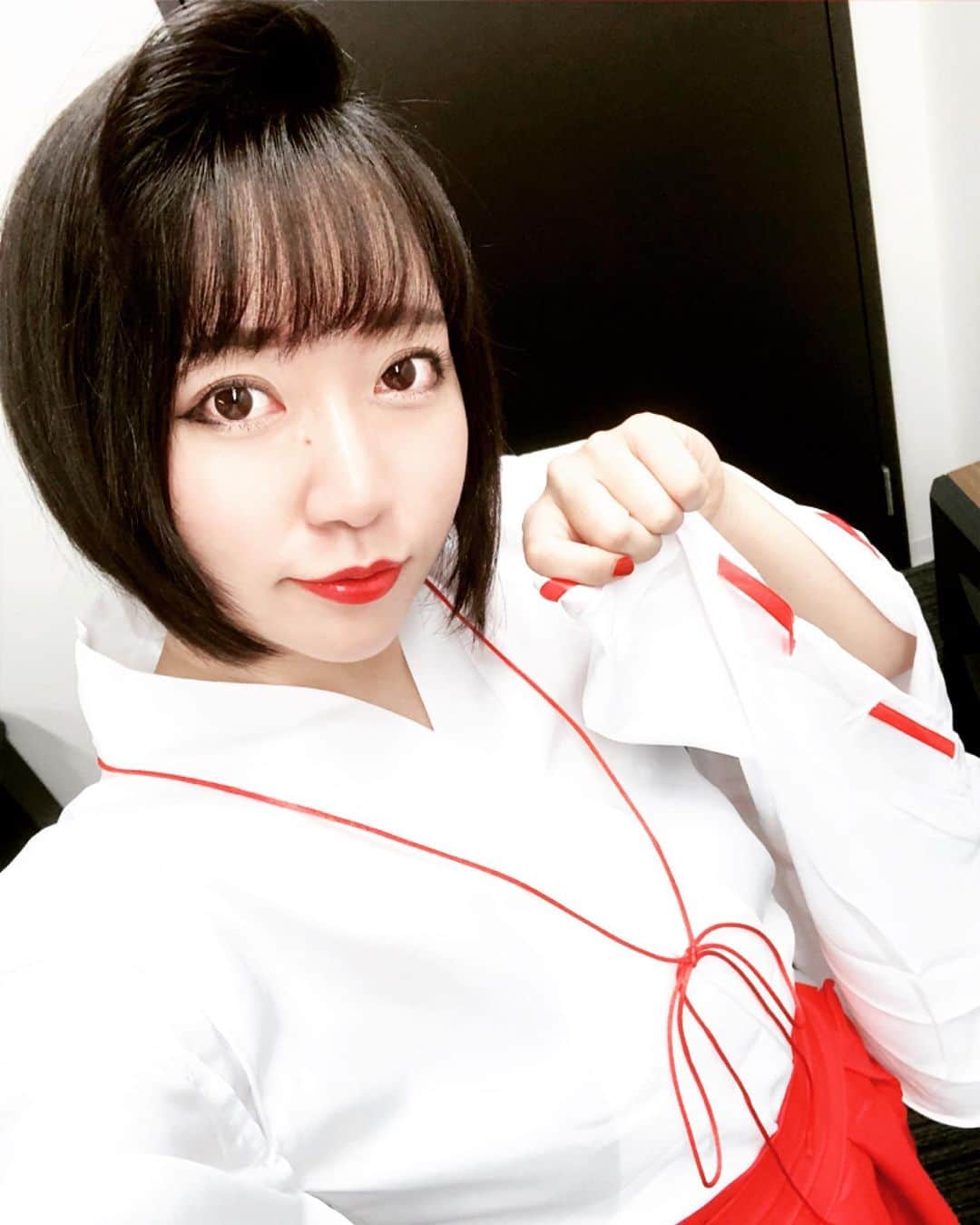 のインスタグラム：「・ ・ 秋のツアーグッズの御守りは 下半身だけでなく様々な部分にご利益がございます♡ ・ どれも同じチェキはございません♡ 大事MANにしてくださいませ♡ ・ ・ 巫女ちゃんまいより ・ #ベッドイン #japanese #sexy #idol #巫女 #巫女巫女ナースは歌える世代」