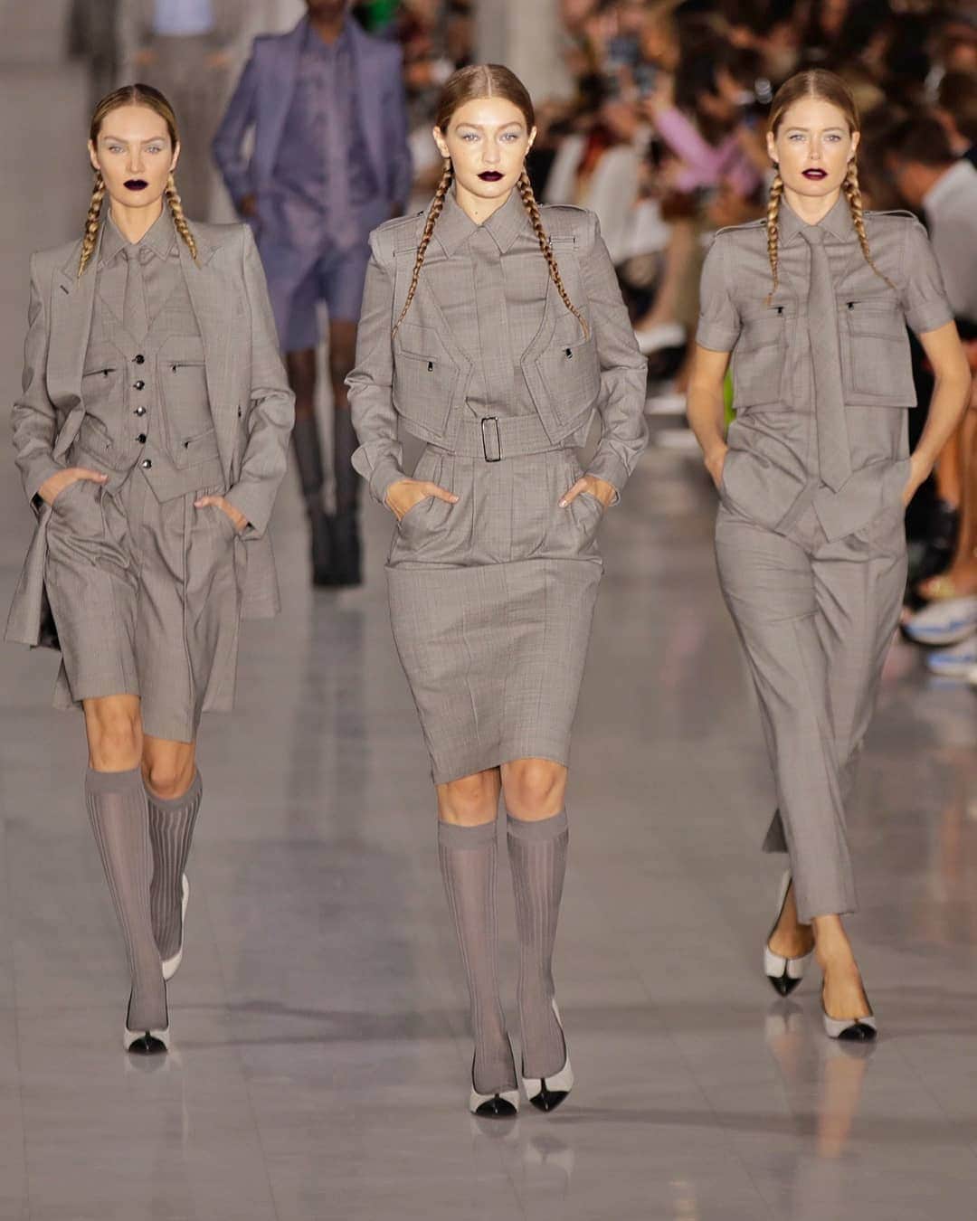 British Vogueさんのインスタグラム写真 - (British VogueInstagram)「Power trio #CandiceSwanepoel, #GigiHadid and #DoutzenKroes open the show for @MaxMara’s #SS20 collection at #MFW. Click the link in bio to see every look from the show and the stellar line-up of runway stars.」9月19日 18時51分 - britishvogue