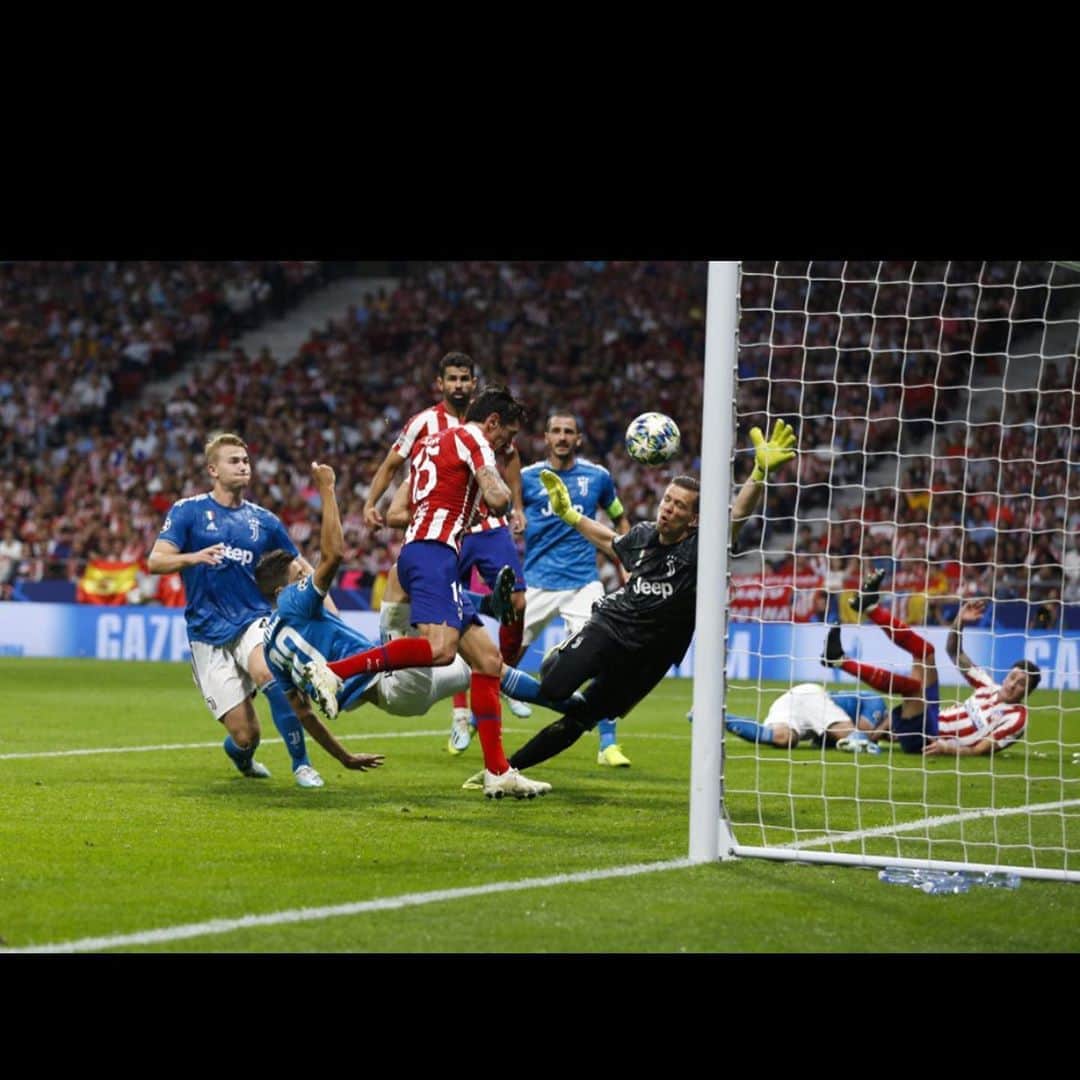ステファン・サヴィッチのインスタグラム：「Great team effort! Happy for first goal in @championsleague !!! ⚽️💪🏻 #uefachampionsleague #atleticomadrid」