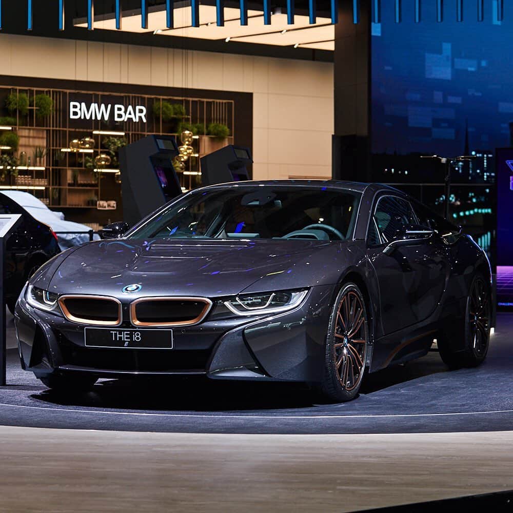 BMW Japanさんのインスタグラム写真 - (BMW JapanInstagram)「. 現在ドイツで行われている、フランクフルトモーターショー2019。 . 会場には、世界初公開となる「BMW コンセプト 4」、BMWが描くモビリティの未来そして現在である「BMW ヴィジョン i NEXT」、「BMW ヴィジョン M NEXT」、燃料電池自動車のコンセプトカー、「BMW i ハイドロジェン NEXT」などが集結。 . さらに、ニューBMW 8シリーズ クーペや、ニューBMW 1シリーズなどのBMWモデルも登場し、最先端の駆けぬける歓びが高い注目を集めました。 . #BMW #BMWJapan #駆けぬける歓び #BMWIAA #IAA19 #VisioniNEXT #VisionMNEXT #iHydrogenNEXT #THE4 #THEM8 #THE3 #THEi8 #THEX6 #THEi3#BMWWorld #BMWPost #BMWgram #BMWlovers #BMWlife #BMWlove #BMWforlife #BMWcar .」9月19日 18時54分 - bmwjapan
