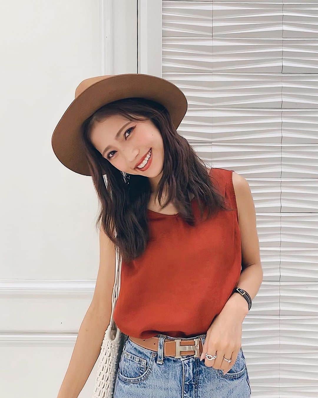 のインスタグラム：「大好きなブラウンを入れると 一気に秋カラー🍁♡ ＊ 形が可愛いハットは ふらっと入ったH&Mで見つけた メンズのものです🤭 ＊ tops... #eimeelaw denim... #gu_for_all hat... #handm belt... #hermes ＊ ＊ ＊ #コーデ #低身長コーデ #154cmコーデ #154cm #おちびの輪 #おちびコーデ #プチプラコーデ #like #code #outfit #instagood」