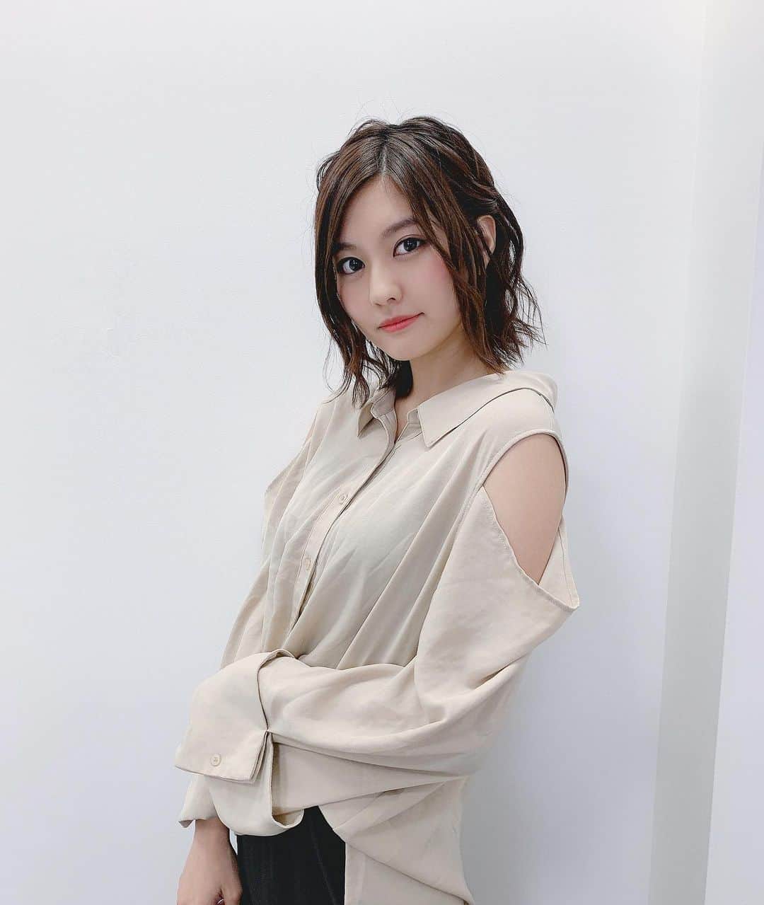 のインスタグラム：「本日AbemaTVにて20:30〜23:30 ミッドナイト競輪に生放送です🙋‍♀️❤️﻿ ﻿ 今日はプラスにしたいなあ！！！﻿ ﻿ 今日の衣装が可愛い系なのでヘアも ふわふわにしてもらった👼﻿ ﻿ 通知予約お願いします！﻿ https://gxyt4.app.goo.gl/CKwpn﻿ _﻿ _﻿ _﻿ #abematv #ミッドナイト競輪 #競輪 #生放送 #林ゆめ」