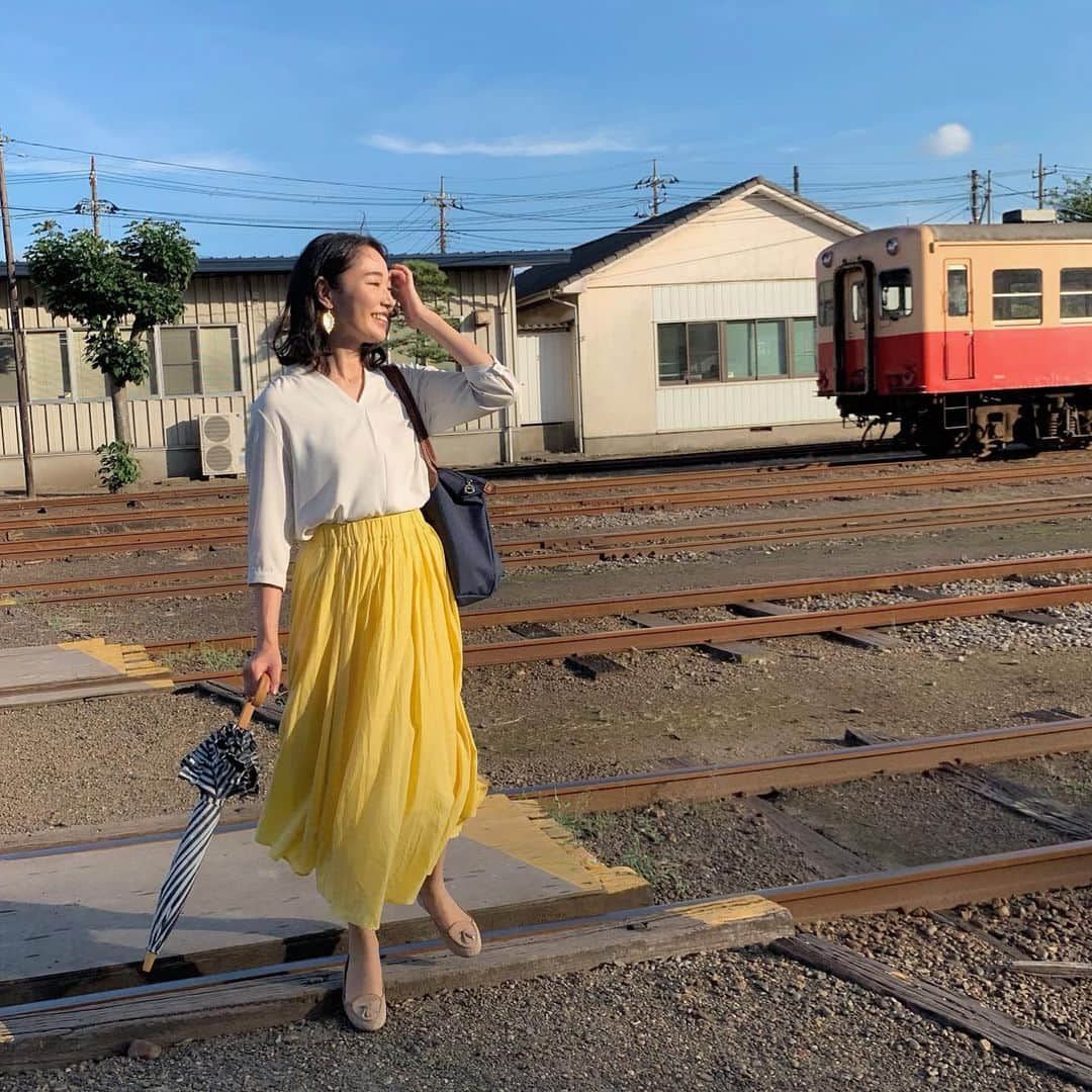 二宮綾海さんのインスタグラム写真 - (二宮綾海Instagram)「🚃 先日撮影で小湊鉄道が走る五井駅へ行ってきました。 レトロな車体がとてもかわいかったです♡ 首都圏ではほとんど見かけることのない、ディーゼル気動車。 最近息子が電車にもハマっているので 息子にも見せてあげたい風景でした♪ 小湊鉄道グッズもあってとても可愛かったなー♡  #撮影#pv撮影#mv撮影#五井駅#小湊鉄道#レトロ#鉄道#電車#ディーゼル気動車 #モデル#二宮綾海#模特儿 #shooting#musicvideo#train#model#actress #japan #これはきっとマニアにはたまらん場所に違いない #撮影にご協力頂いた小湊鉄道の皆さまの #温かさにもたくさん触れられた #ステキな時間でした #ありがとうございました♡ #また行きたいです🐷❤️ #また行きます！」9月19日 19時08分 - a36umi