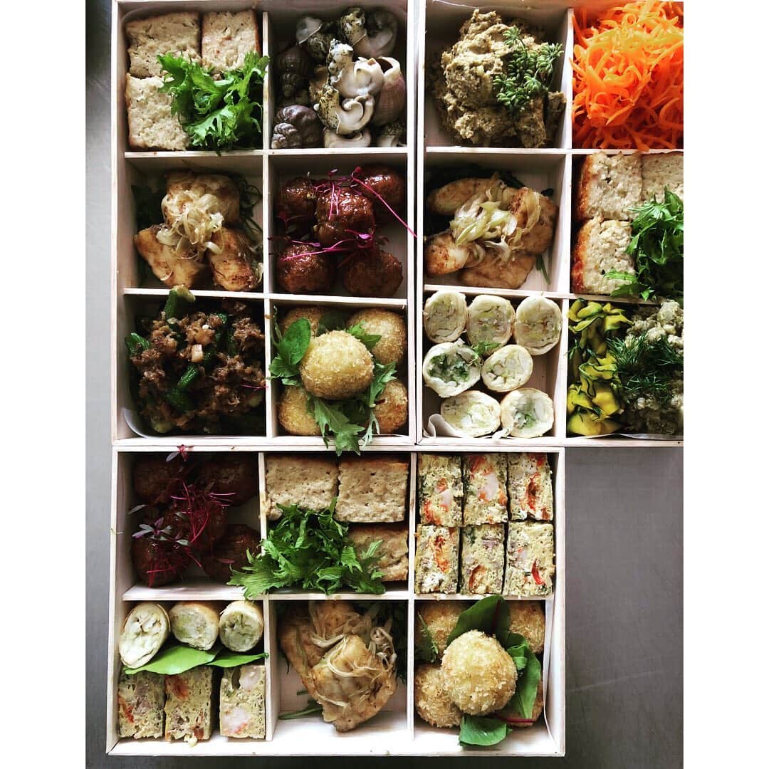 山本千織さんのインスタグラム写真 - (山本千織Instagram)「「半月後に同じ人が食べます。」 。 季節の変化に頼ろうとしたが夏のままだった。 毎日同じ人に弁当作ってるお母さんたち、がんばってくださいー。」9月19日 19時09分 - chiobenfc