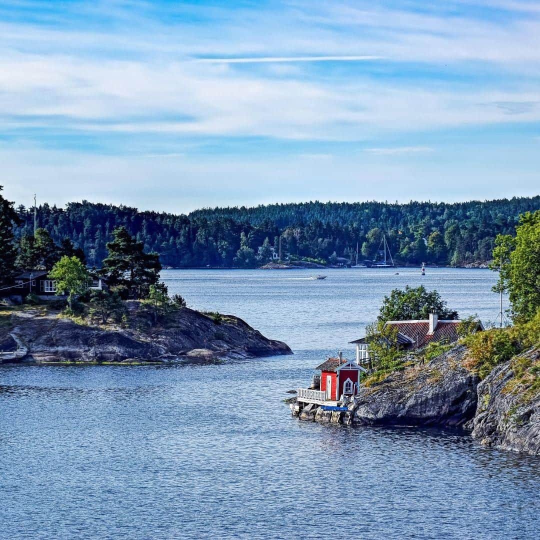 Lonely Planetのインスタグラム：「We've all dreamed about going off the grid at one time or another, and can you imagine a better place to do so than a spectacularly located lodge on the Stockholm Archipelago in #Sweden? And even better, you can find such a lodge FOR SALE – tap our link in bio to see how much you'll have to save up...」