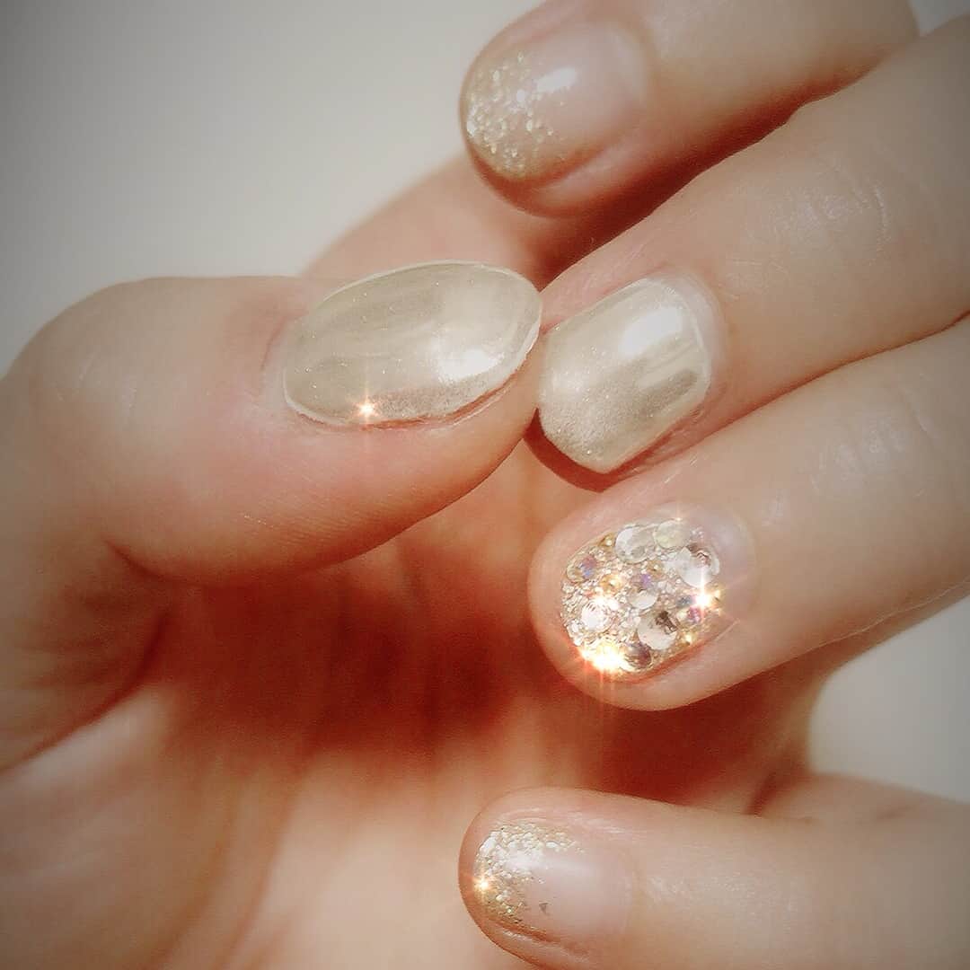 雪妃真矢さんのインスタグラム写真 - (雪妃真矢Instagram)「New #nail ♪ #glitternails #rhinestonenails #mirrornails #unicornnails」9月19日 19時29分 - mayayukihi