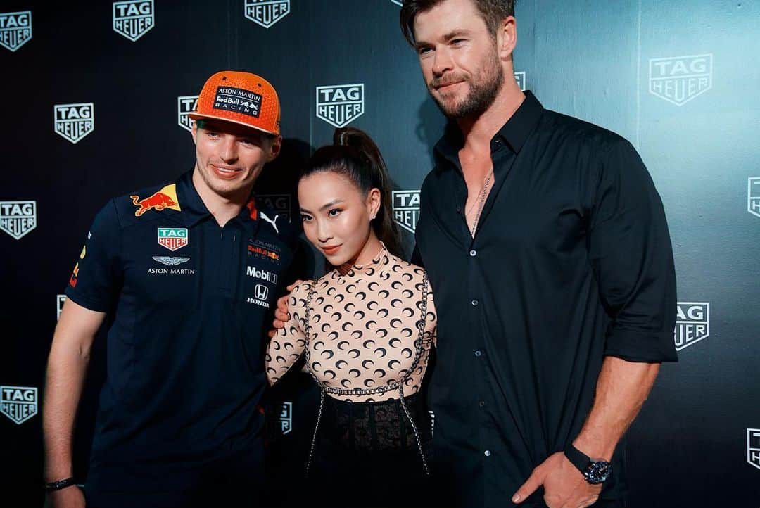 ソニアさんのインスタグラム写真 - (ソニアInstagram)「When bffs catch up @chrishemsworth👯  Thank you for an unforgettable night @tagheuer, I never thought I’d be changing the tires of an F1 car on stage under time pressure... but you know what they say, #dontcrackunderpressure 🔥  Pics by: @bam_visuals and @nicolequek Outfit: @violetfoocraze  #chrishemsworth #tagheuermonaco」9月19日 19時24分 - soniachew