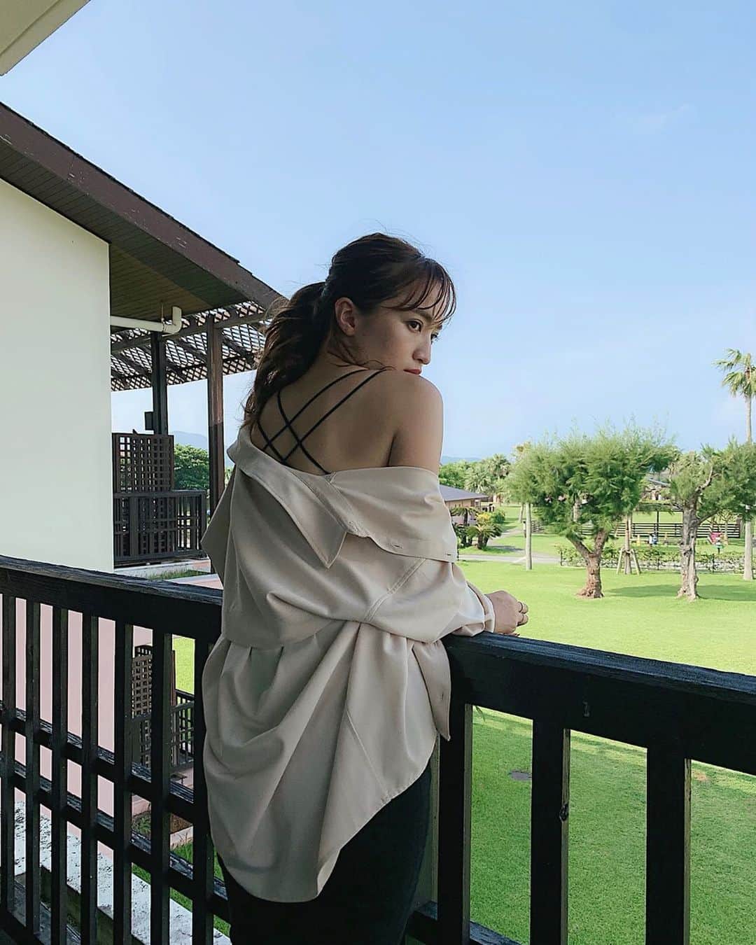 のインスタグラム：「付け心地が大好きで ちゃっかりと集めてるんです😏  ヨーロッパ発のシンプルモードな ランジェリーブランド "S by sloggi"  さらっとした素材感で ノンワイヤーで嫌な締め付けもなくて😌ㅤㅤㅤㅤㅤㅤㅤㅤㅤㅤㅤㅤㅤ  バックスタイルのデザインと 着心地の良さ🥺  欲張りタイプな私にはピッタリ😏  ブラックは2つ目で🤭 今回初のカーキの色をゲット致しました✌︎ #sbysloggi #sloggi #エスバイスロギー#PR」