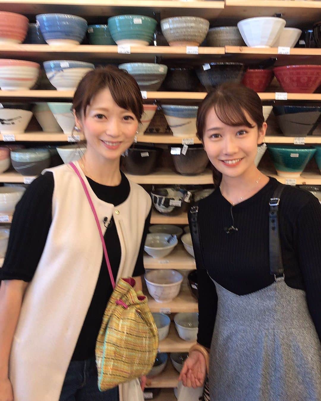 のインスタグラム：「おしゃれライフプランナーの mariさんとロケ♪ 楽しかったなぁ・・・ お皿の選び方、盛り方１つで 料理がグンと美味しそうに見えることを学びました😌 . . 放送日がまだ先なので 近づいてきたらお伝えします🍳 . . #ドデスカ #ハピスタ #mari さん #島津咲苗 #メーテレ #テーブルコーディネート #盛り付け上手になりたい #盛り付け上手 #食器好き #食器集めが好き #写真ぶれちゃった」