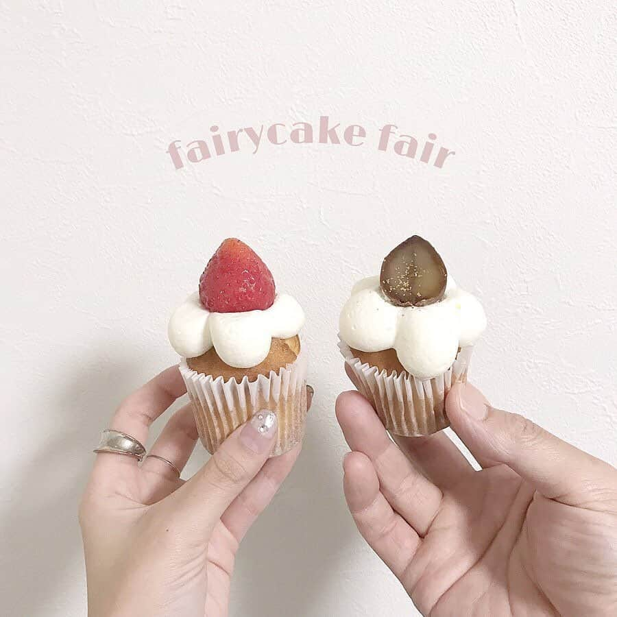 isutaさんのインスタグラム写真 - (isutaInstagram)「. 東京駅の中にある可愛いカップケーキが食べられる「Fairycake Fair（フェアリーケーキフェア）」をご紹介♡ . うさぎやパンダ、ハリネズミなどの動物がモチーフなったカップケーキから、いちごや栗が乗ったショートケーキのカップケーキまで、種類豊富に揃っているんです♩ . どれも食べるのがもったいなくなるほど可愛い見た目ですよね！ . ぜひ東京駅を訪れる際には、立ち寄ってみてください❤︎ . isutaのwebサイトでは、おすすめのコーデから可愛いカフェまでたくさんの情報をお届けしています！ また、isutaのオリジナルグッズも販売中！ぜひisutaのwebサイトからチェックしてみてください！ ________ Fairycake Fair access：東京都千代田区丸の内1-9-1 JR東日本東京駅構内B1 open：月～土 8：00～22：00 （日・祝日8：00～21：00） close：なし ________ Photo by @____moekaaa  @__24.mr  @__su_5xii . #isuta #isutapic #isutacafe #イスタ #東京カフェ #isuta_東京カフェ #fairycakefair #カップケーキ」9月19日 19時54分 - isuta_jp