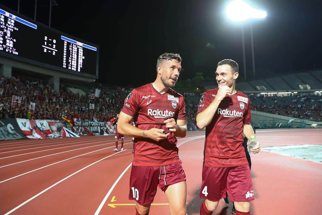 ルーカス・ポドルスキさんのインスタグラム写真 - (ルーカス・ポドルスキInstagram)「Two Gunners in Japan! #LondonIsRed 🔴💯💪🏻 #gunners @thomasvermaelen」9月19日 19時56分 - lukaspodolski