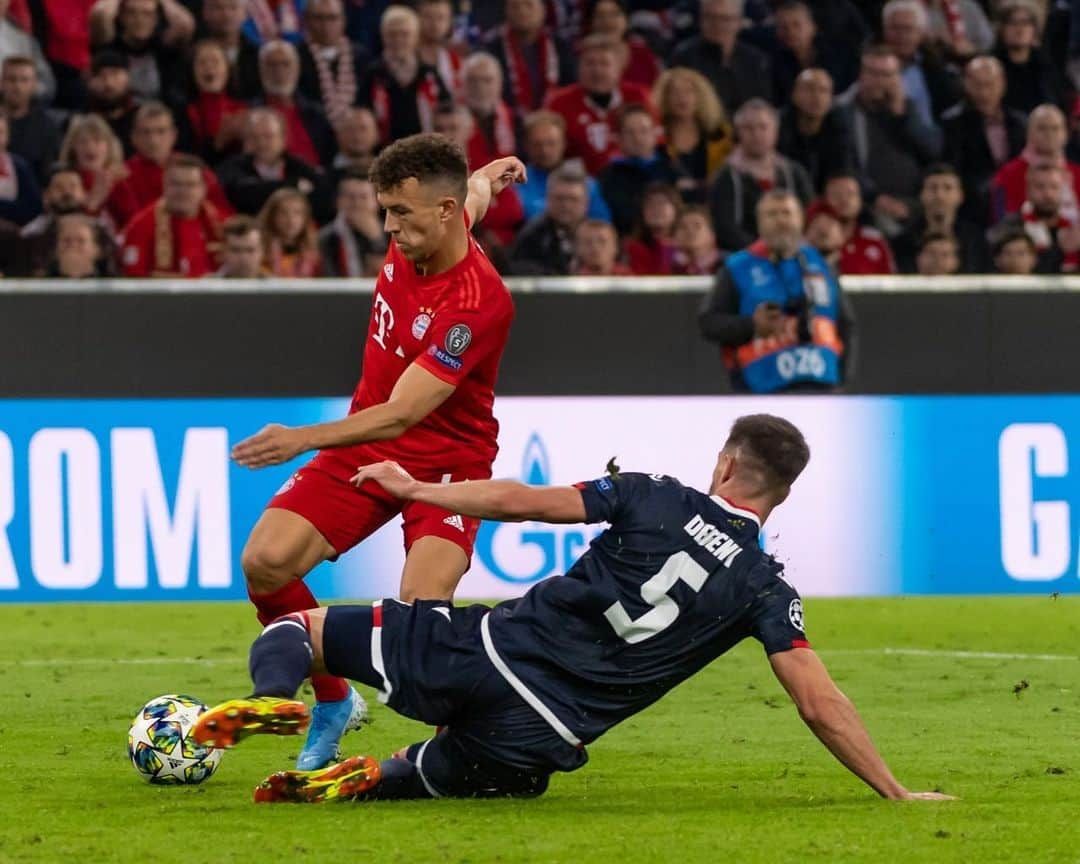 ミロシュ・デゲネクさんのインスタグラム写真 - (ミロシュ・デゲネクInstagram)「Idemo dalje. 🔴⚪️⚽️❤️ Cast je bilo igrati opet @championsleague  sa @crvenazvezdafk  hvala navijačima sto su dosli u ogromnom broju.  Bićemo bolji i iskusniji 🔴⚪️」9月19日 20時05分 - milosdegenek