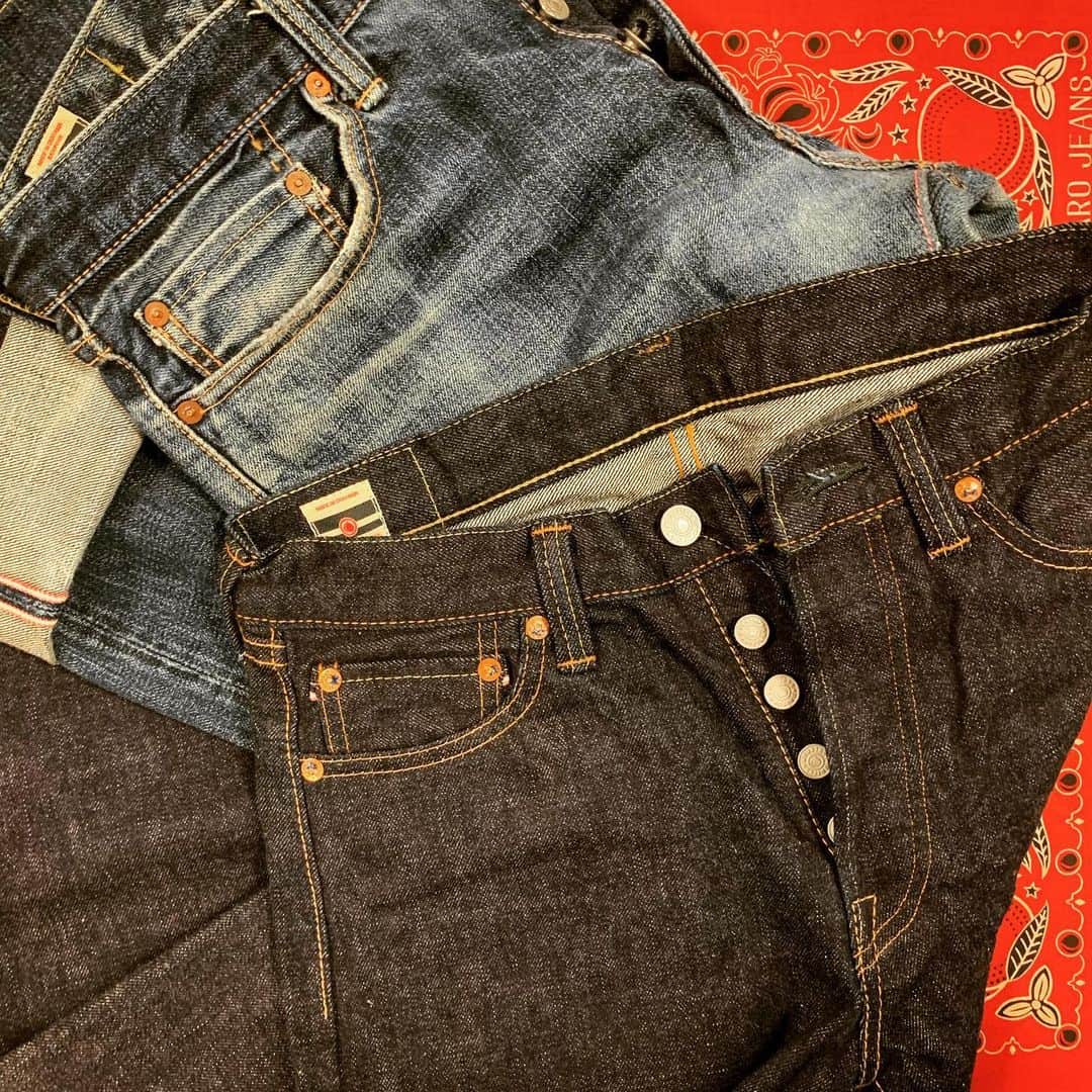 momotarojeansのインスタグラム：「2年着用と新品 2 years wearing and new  #kojima #kurashiki #okayama #jeans #denim #denimday #denimporn #denimhead #selvedge #selvage #selvedgedenim #selvedgeforum #denimevolution #selvedgemurah #unionspecial #goingtobattle #madeinjapan #japanesedenim #fading #naturalfading #madebyhand #madeinjapan #jeanslife #vintagejeans #fade #selvedge #mensweardaily」