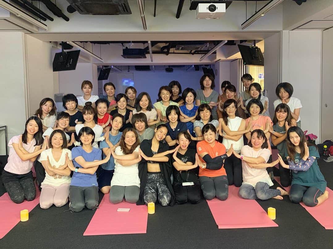 池田莉子さんのインスタグラム写真 - (池田莉子Instagram)「お月見YOGA 全国ツアー🌕﻿ ボディーズ in丸の内✨﻿ ヨガレッスン以外にもダンスキンさんの新作ウェア﻿ お披露目ファッションショー、トークショーを させて頂きました！！﻿ ﻿ 毎回お楽しみの抽選会では美味しいお野菜や、﻿ ボディーズ 全店舗で使えるフリーパスなどなど﻿ 素敵な景品が盛りだくさんでした 💖﻿ ﻿ 毎年来てくださる方々、今日初めてヨガをしました。﻿ という方いろんな方に来て頂き一緒にヨガをして、﻿ 心と身体のリラックス 。﻿ クラスが終わったあとも話かけて来て下さったり﻿ いつも本当にみなさんの笑顔に癒されています。﻿ 有難うございます☺️☺️﻿ ﻿ 次は西宮です。 兵庫のみなさまよろしくお願いします！﻿ ﻿ #お月見ヨガ  #ヨガ #ボディーズ #丸の内 #ダンスキン﻿ #yoga #bodies #tokyo #danskin﻿ ﻿」9月19日 20時12分 - ricoikeda