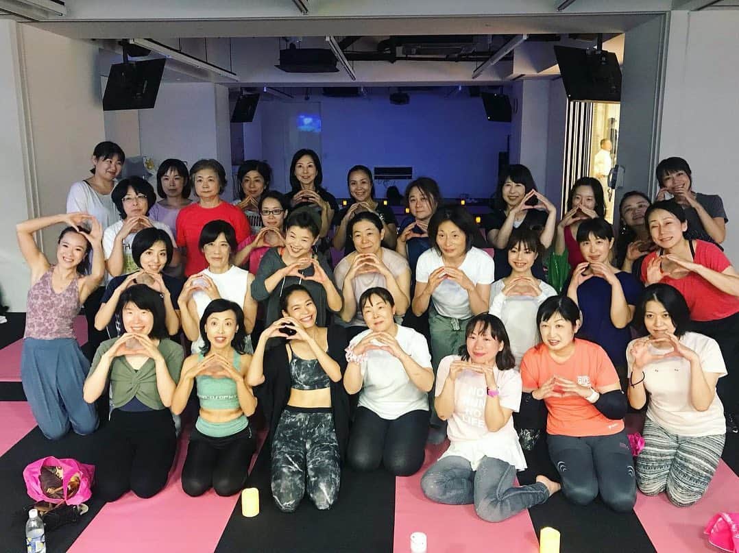 池田莉子さんのインスタグラム写真 - (池田莉子Instagram)「お月見YOGA 全国ツアー🌕﻿ ボディーズ in丸の内✨﻿ ヨガレッスン以外にもダンスキンさんの新作ウェア﻿ お披露目ファッションショー、トークショーを させて頂きました！！﻿ ﻿ 毎回お楽しみの抽選会では美味しいお野菜や、﻿ ボディーズ 全店舗で使えるフリーパスなどなど﻿ 素敵な景品が盛りだくさんでした 💖﻿ ﻿ 毎年来てくださる方々、今日初めてヨガをしました。﻿ という方いろんな方に来て頂き一緒にヨガをして、﻿ 心と身体のリラックス 。﻿ クラスが終わったあとも話かけて来て下さったり﻿ いつも本当にみなさんの笑顔に癒されています。﻿ 有難うございます☺️☺️﻿ ﻿ 次は西宮です。 兵庫のみなさまよろしくお願いします！﻿ ﻿ #お月見ヨガ  #ヨガ #ボディーズ #丸の内 #ダンスキン﻿ #yoga #bodies #tokyo #danskin﻿ ﻿」9月19日 20時12分 - ricoikeda