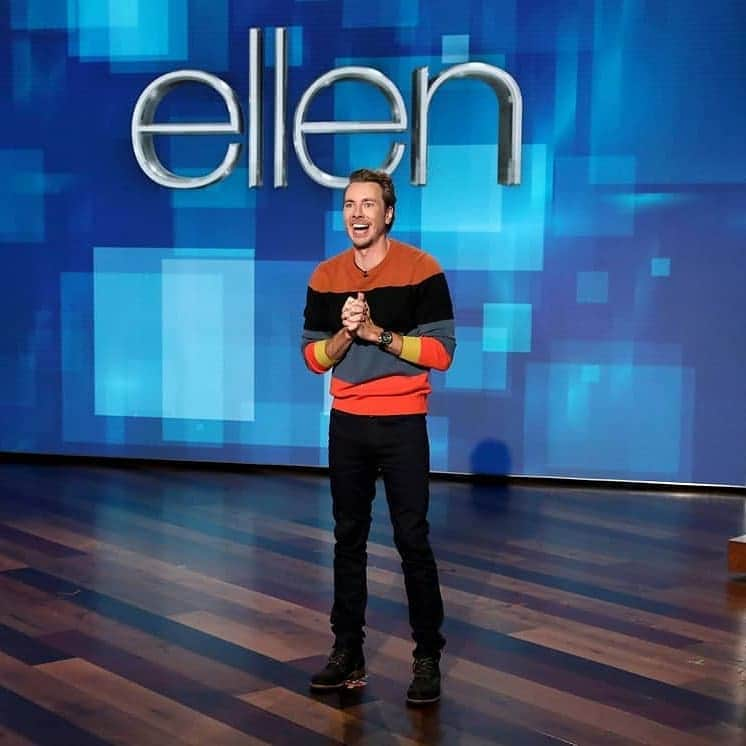 クリスティン・ベルさんのインスタグラム写真 - (クリスティン・ベルInstagram)「KIDS, YOUR DAD IS HOSTING @theellenshow TODAY!!! I'm your host today on @theellenshow !!!! SOOOO much fun. I can see why Ellen has done this several thousand times :) Reposted from @daxshepard」9月20日 5時47分 - kristenanniebell