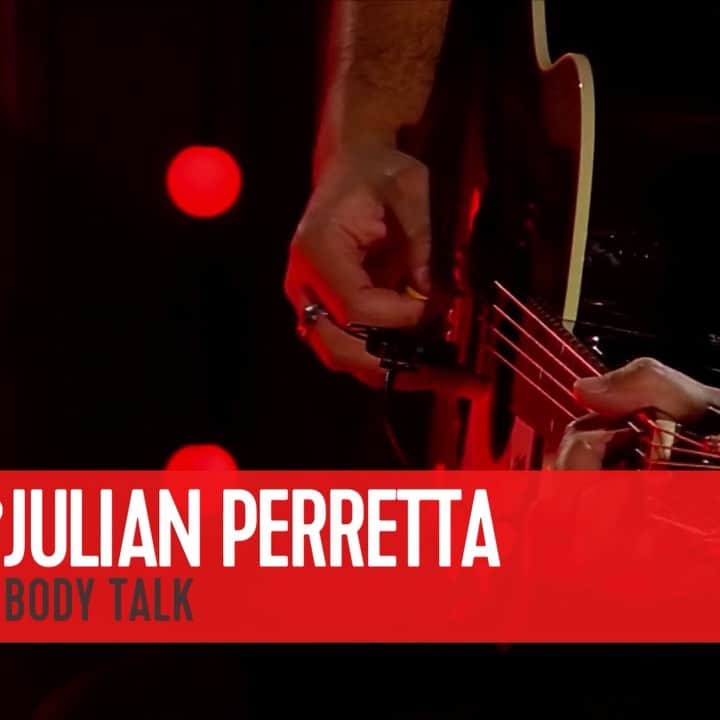 ジュリアン・ペレッタのインスタグラム：「‘Body Talk’ was written like this. with a guitar, a voice and a pretty sad story. Watched it stripped back live on @qmusicnl」