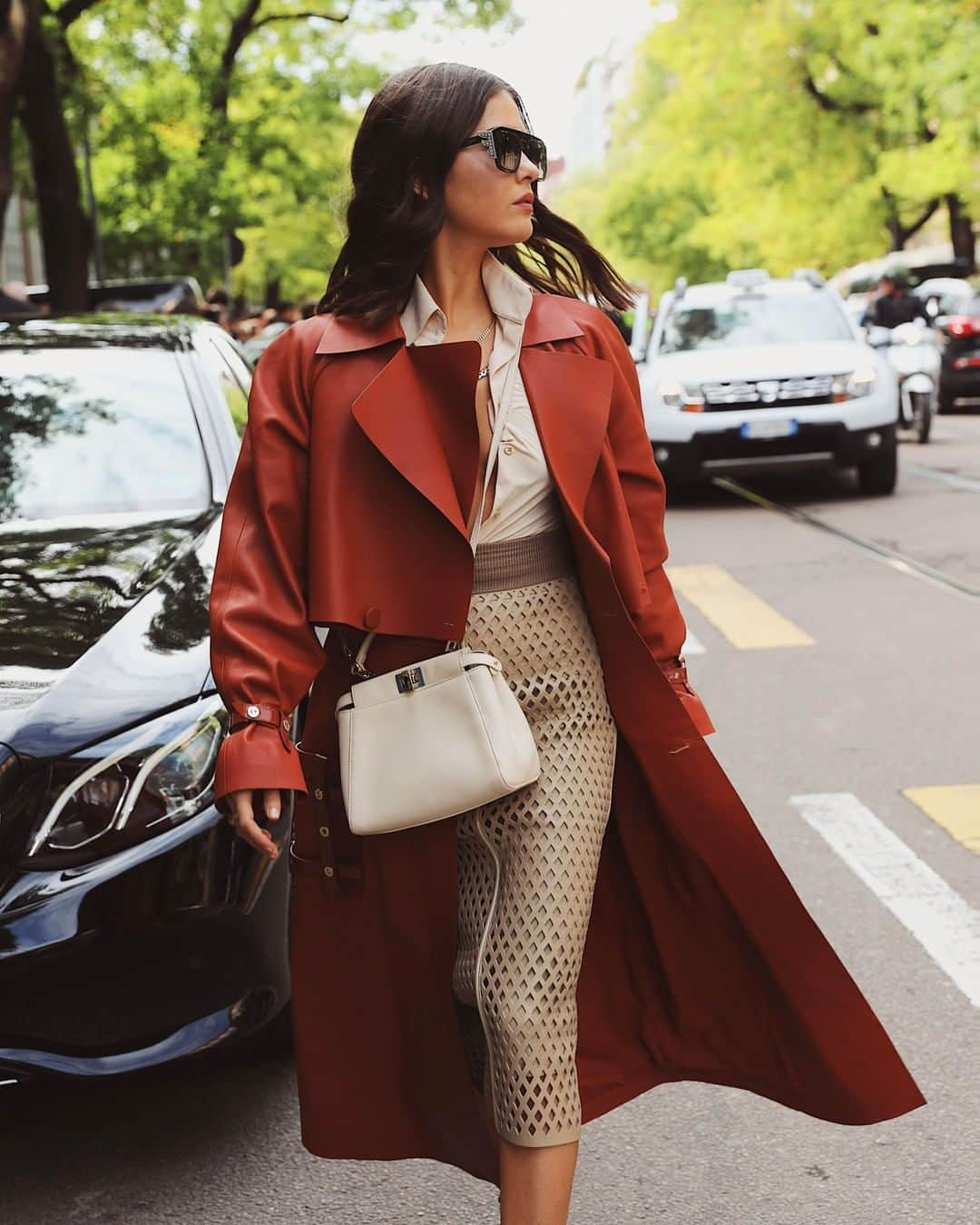 WHO WHAT WEARさんのインスタグラム写真 - (WHO WHAT WEARInstagram)「Fendi outfit envy. 💥 Head to our Instagram Story for a front-row look at the @fendi runway show in Milan from @paolaalberdi. photo: @paolaalberdi」9月20日 6時20分 - whowhatwear