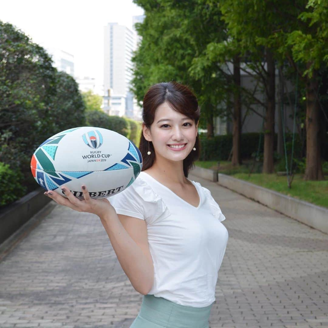 須貝茉彩さんのインスタグラム写真 - (須貝茉彩Instagram)「. いよいよ今日！ラグビーW杯開幕🏉 それに伴って、gooニュースのアプリに #トライガール として登場しています⚐⚐⚐ . .  そして今夜…私は府中のけやき並木で パブリックビューイングのMCを務めますよ〜🎤 ゲストはサントリーサンゴリアスより 飯野 晃司選手、成田 秀平選手 そして東芝ブレイブルーパスより 橋本 大吾選手、深村 良太選手！ ノーサイドゲームに出演されていた 南端まいなさんです👏✨ さらに、7人制ラグビー日本代表の皆さんも 登壇されることが決まりました🇯🇵 なんと主人とステージにあがるという 最初で最後であろう奇跡のコラボです😂💕. . #rwc2019 #開幕 #gooニュース #府中#パブリックビューイング #日本対ロシア🏉🇷🇺🇯🇵 #サントリーサンゴリアス #東芝ブレイブルーパス #ノーサイドゲーム #セブンズ日本代表 #須貝茉彩#まやラグ🏉」9月20日 6時20分 - maaya.gm