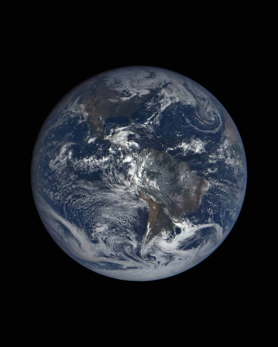 ナサニエル・コールマンのインスタグラム：「Last chance folks. 11 more years until irreversible climate damage. The Earth is resilient, not immune... We are the last generation that gets to decide. YOU get to decide between "I'll change now" or "I'll wait for everyone else to change first". Join the Climate Strike on Sep. 20 & 27. Link in bio to the closest strike to you. Thank you @alexandermegos for your post, it inspires me to act. #AnswerWithAction #GlobalClimateStrike @prana @petzl_official @fiveten_official @gnarlynutrition @frictionlabs」