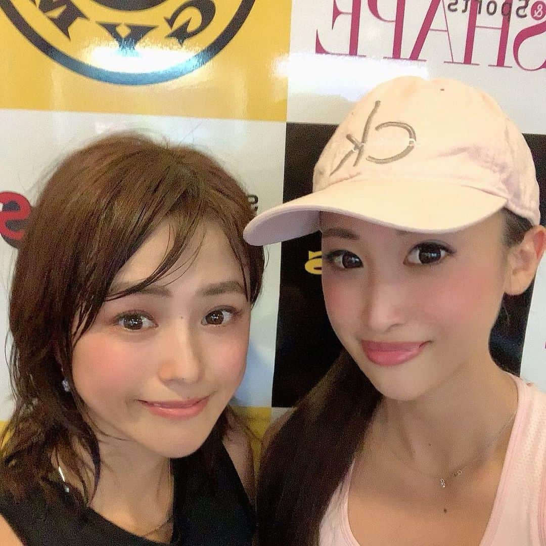 齋藤優紀さんのインスタグラム写真 - (齋藤優紀Instagram)「さやちゃん💕 @sayachans_ と @goldsgymjapan GG中之島でトレ😍💕 背中とお尻と有酸素やったよー😊✨ 中之島GGは女性専用エリアにお尻のマシンあって最高😍 さやちゃんは時速10kmで、5キロ走ってたよ👏👏 わたしは途中で歩いた😂😂 また一緒にやろうねー😆💕 #ssa #サマースタイルアワード#サマスタ #腹筋女子 #筋トレ女子 #fitnessgirl #アブクラックス #アブクラックス女子 #インスタダイエット #スポーツウェア #トレーニングウェア #フィットネスウェア #筋トレ #トレーニング #ジム #フィットネス #筋肉 #マッチョ #ダイエット #ワークアウト #ボディメイク#beauty#エニタイム #anytimefitness #ウォーキング#ウェア#体幹#体幹トレーニング#ゴールドジム#大阪」9月20日 6時30分 - yuki_fit0828