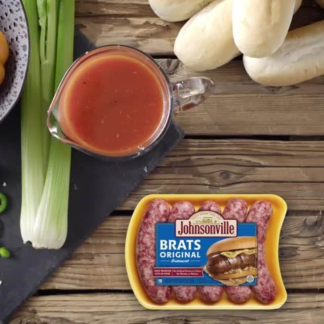 ジョンソンヴィルのインスタグラム：「You know what would make brunch better? Sausage. And more Bloody Marys.  Enter: the Bloody Mary Brat Hot Tub, every sausage-eating-brunch-lover's new dream. Recipe at link in #bio」