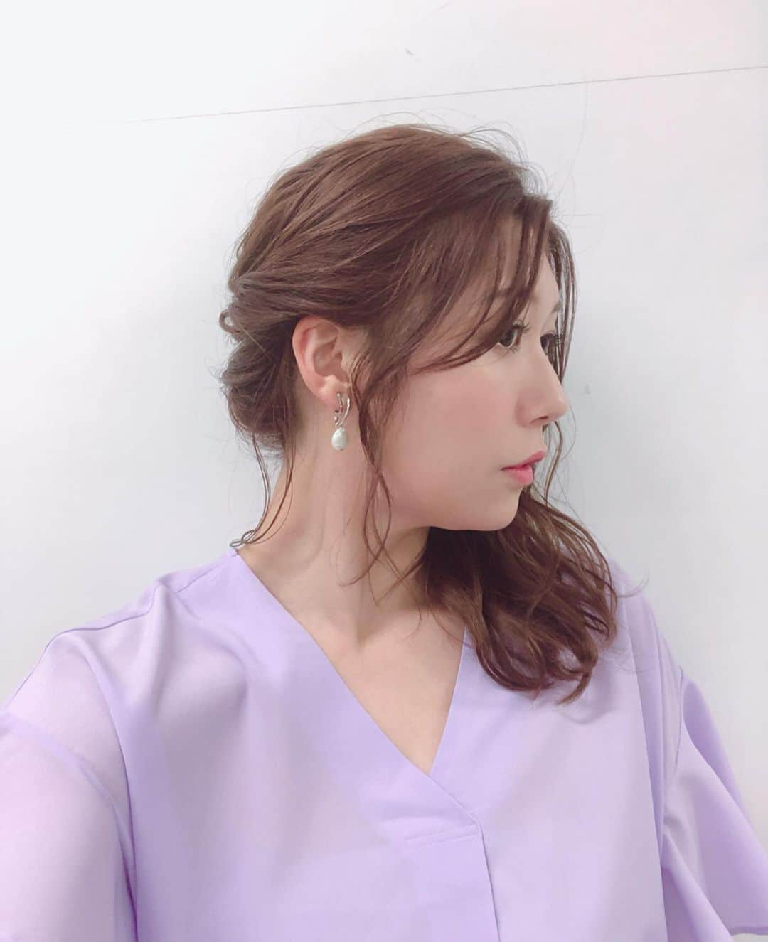 穂川果音さんのインスタグラム写真 - (穂川果音Instagram)「<hair style>  サイド寄せヘアです🤤  #アベプラ #abematv  #weather #weatherforecast #気象予報士 #穂川果音 #instastyle #instahair  #ヘアアレンジ #ダウンスタイル  #hair #hairstyle #hairarrange #ほかのん #hairstyles #wavehair #hairstyling #おしゃれ #cosplay #巻き髪アレンジ #イヤリング #巻き髪 #サイド寄せヘア」9月20日 7時00分 - hokawakanonn