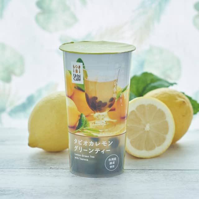 ローソン さんのインスタグラム写真 - (ローソン Instagram)「ウチカフェドリンクに「タピオカレモングリーンティー」が新登場です♪台湾産の緑茶とレモン果汁の組み合わせでさっぱりと飲めます(^^) #ローソン #ウチカフェ #LAWSON #ウチカフェ #Uchicafe #タピオカレモングリーンティー #タピオカ #タピ活 #タピオカグラム #タピオカドリンク #ドリンク #グリーンティー #チルドカップ #ティー #レモン #tea #teatime #tealover #instadrink #drink #japanesefood #instagood #foodstagram #foodpics」9月20日 7時00分 - akiko_lawson
