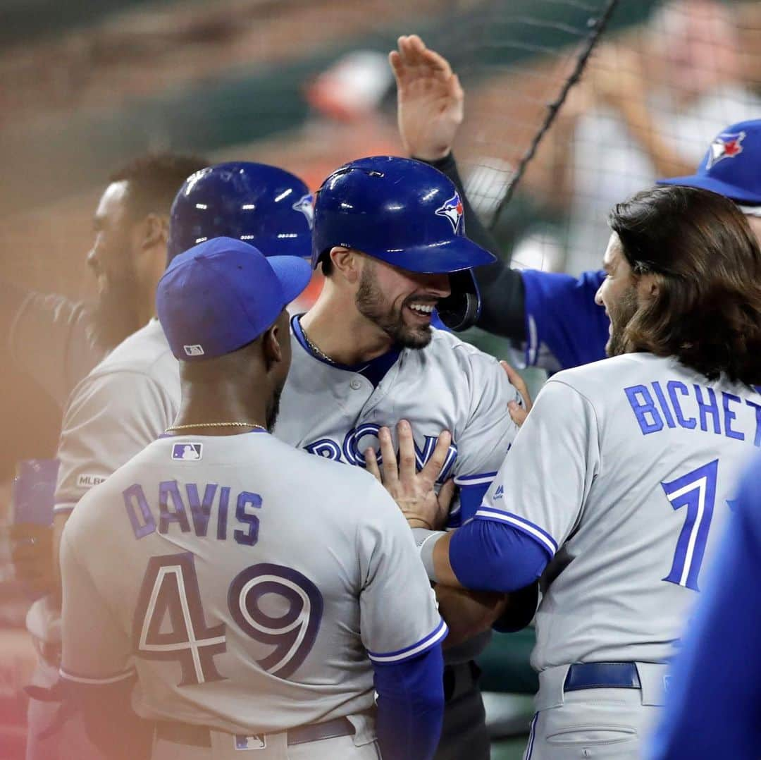 トロント・ブルージェイズさんのインスタグラム写真 - (トロント・ブルージェイズInstagram)「A GRAND 9th-inning comeback! Drop a ✋ if you didn't change the channel! #BlueJaysWin」9月19日 22時11分 - bluejays