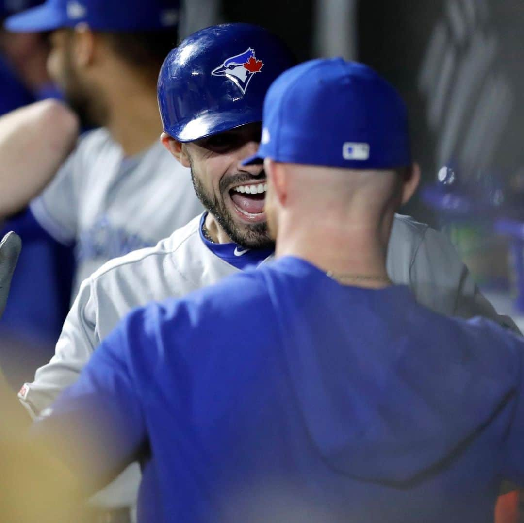 トロント・ブルージェイズさんのインスタグラム写真 - (トロント・ブルージェイズInstagram)「A GRAND 9th-inning comeback! Drop a ✋ if you didn't change the channel! #BlueJaysWin」9月19日 22時11分 - bluejays