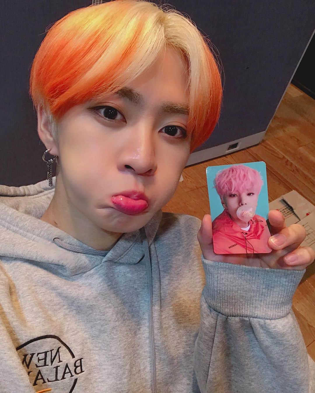 ピョン・ヒョンミンさんのインスタグラム写真 - (ピョン・ヒョンミンInstagram)「#K타이거즈제로 데뷔 축하🔥 감사합니다! 오랜시간 기다려주셔서 정말 감사해요여러분 꼭 보답할께요😢🙏🏻❤️ 앞으로 힘내봐요 제로들🙌 그리고 막방까지 잘 마무리한 우리횽 댄이 사랑해💙 내일 #뮤직뱅크 도 화팅😎」9月19日 22時04分 - bhm__99