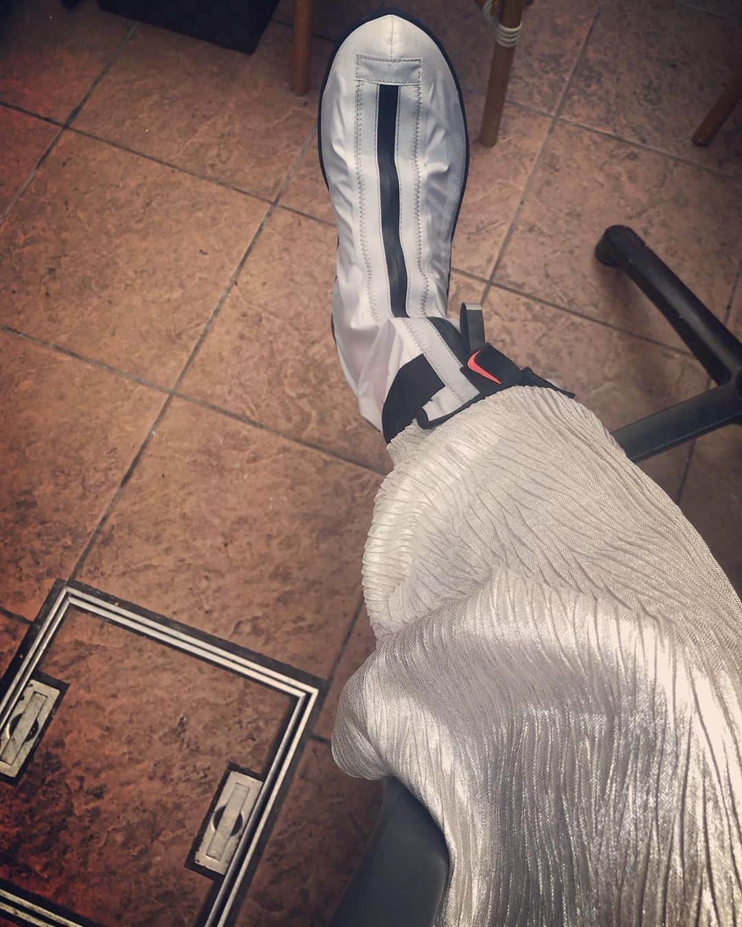犬山紙子さんのインスタグラム写真 - (犬山紙子Instagram)「かっこよスニーカーでホクホク 新しいお気に入りの歩きやすいスニーカー買った後幸せレベルめちゃ高」9月19日 22時06分 - inuyamakamiko