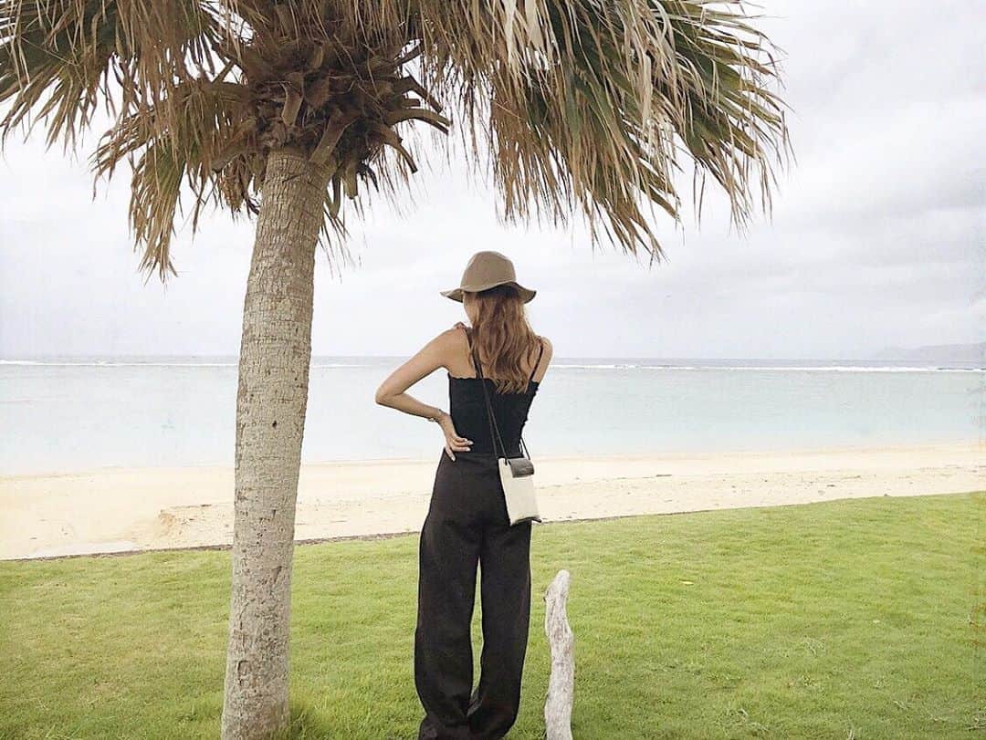 のインスタグラム：「奄美大島は初めて行ったけど 本当にステキな場所だった🦋 きっとこれから何回も行く🌙 (プロフィールに奄美vlogのURLを貼っています🌴) #奄美#vlog#youtube」