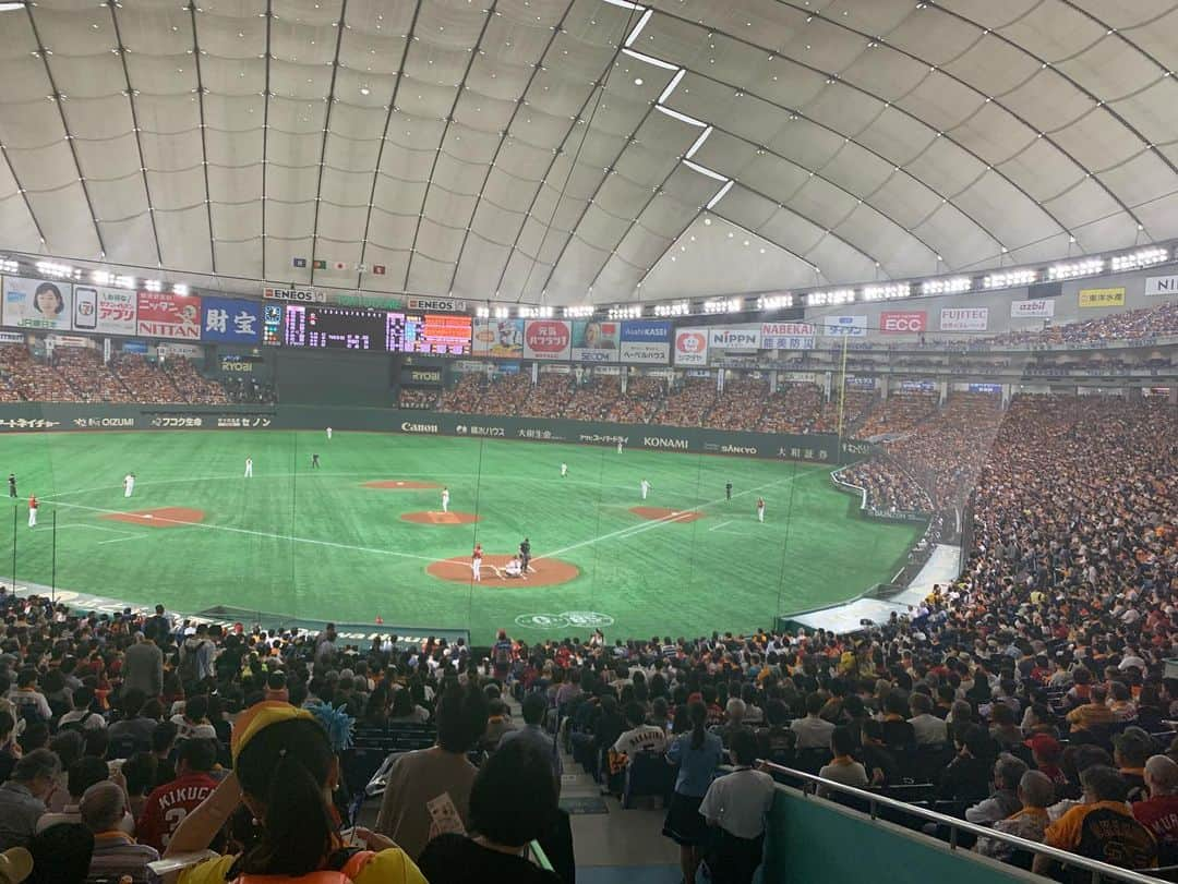 平野 早矢香さんのインスタグラム写真 - (平野 早矢香Instagram)「おらが県ランキング ダイナンイ⁉️ をご覧いただいた皆さんありがとうございました✨✨とても緊張しましたが、楽しい番組でした😊  明日9月20日(金)は、 #テレビ朝日 #グッドモーニング #朝6時からです  先日プロ野球、#巨人 対 #広島 #東京ドーム を観に行きました‼️野球は昔から好きで、今年こそは‼️‼️と思っていましたがなかなかスケジュールが合わず😂今回やっと観に行けましたー⚾️ 両チームの応援団すごい盛り上がりで最高でした✨延長まで入る激戦、選手の皆さんのプレーに興奮しっぱなし😄 丸選手の生ツイスト打法も観れたよ😆」9月19日 22時13分 - sayakahirano0324