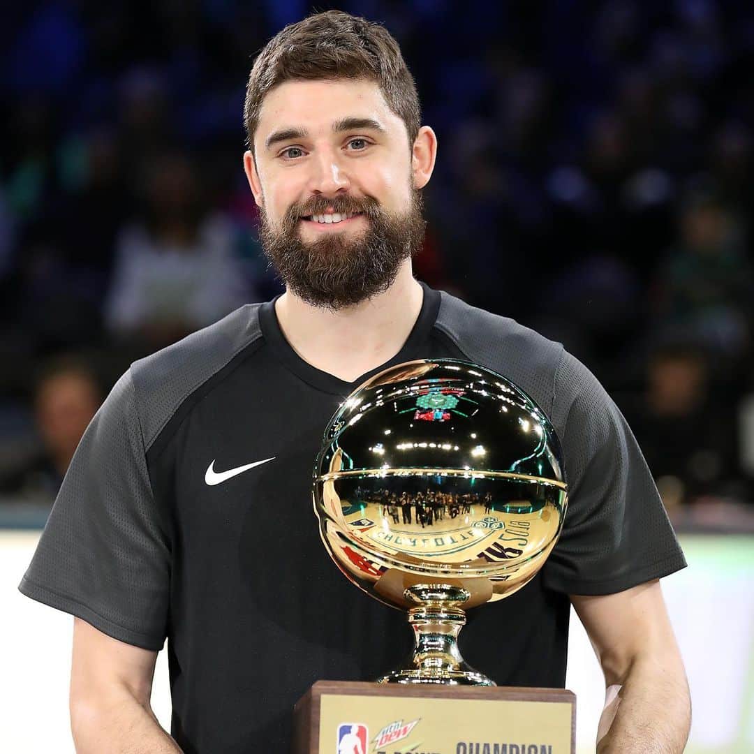 Brooklyn Netsさんのインスタグラム写真 - (Brooklyn NetsInstagram)「Grew a beard, won a trophy. #NBARookieWeek」9月19日 22時13分 - brooklynnets