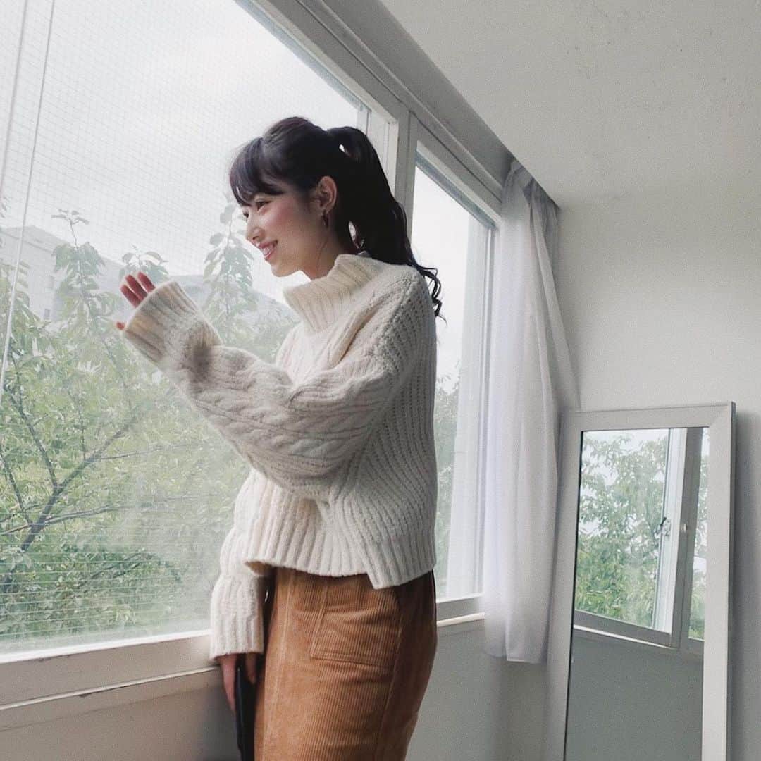 のインスタグラム：「秋冬は何着ようかねぇ🤔  #今日のまつゆい#shooting#work#fashion」