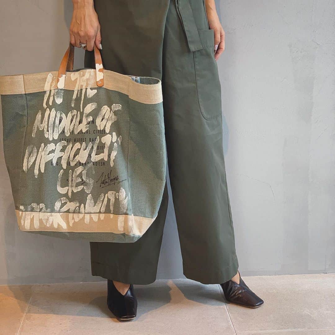 畑野ひろ子のインスタグラム：「チャコールグレーがツボです❤️ @apolisjapan  #APOLIS #marketbag」