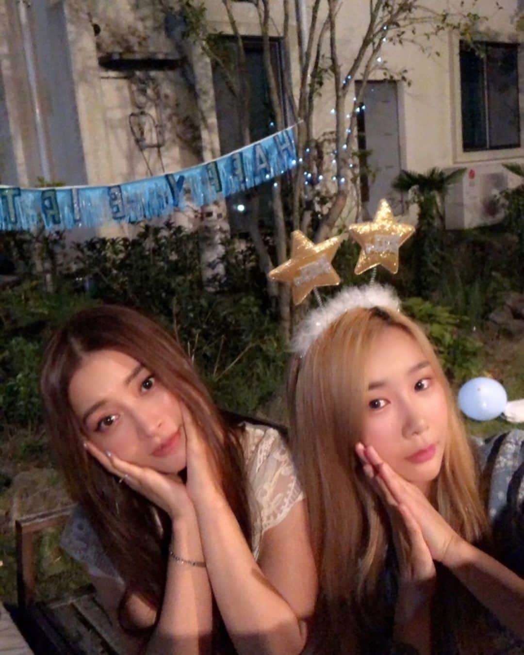 ジェアのインスタグラム：「그냥 조용히 지나가려 했던 생일인데 제주도의 소중한 인연들이💜 파티에다가 깜짝선물로 황보언니를 !! 너무 놀라서 싸이렌울음 😭😭 다들 너무너무 사랑해요 !!(요리 짱짱이었음 ! feat.은민씨😘)」