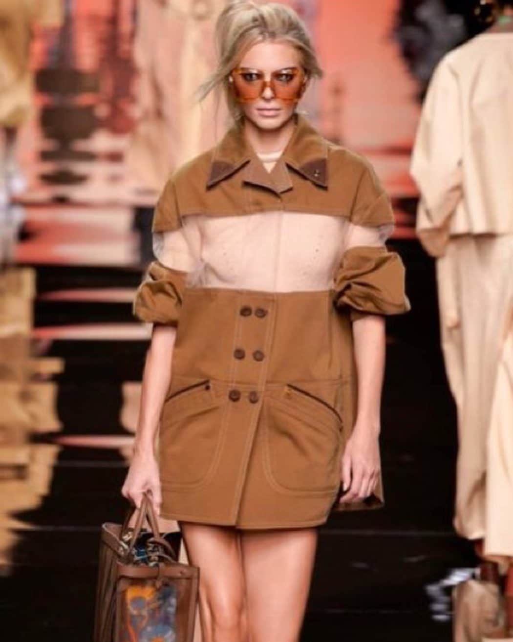 クリス・ジェンナーさんのインスタグラム写真 - (クリス・ジェンナーInstagram)「Wow! So beautiful in today’s @fendi women’s spring/summer 2020 show today in Milan! @kendalljenner #FendiSS20 #MFW」9月19日 22時23分 - krisjenner