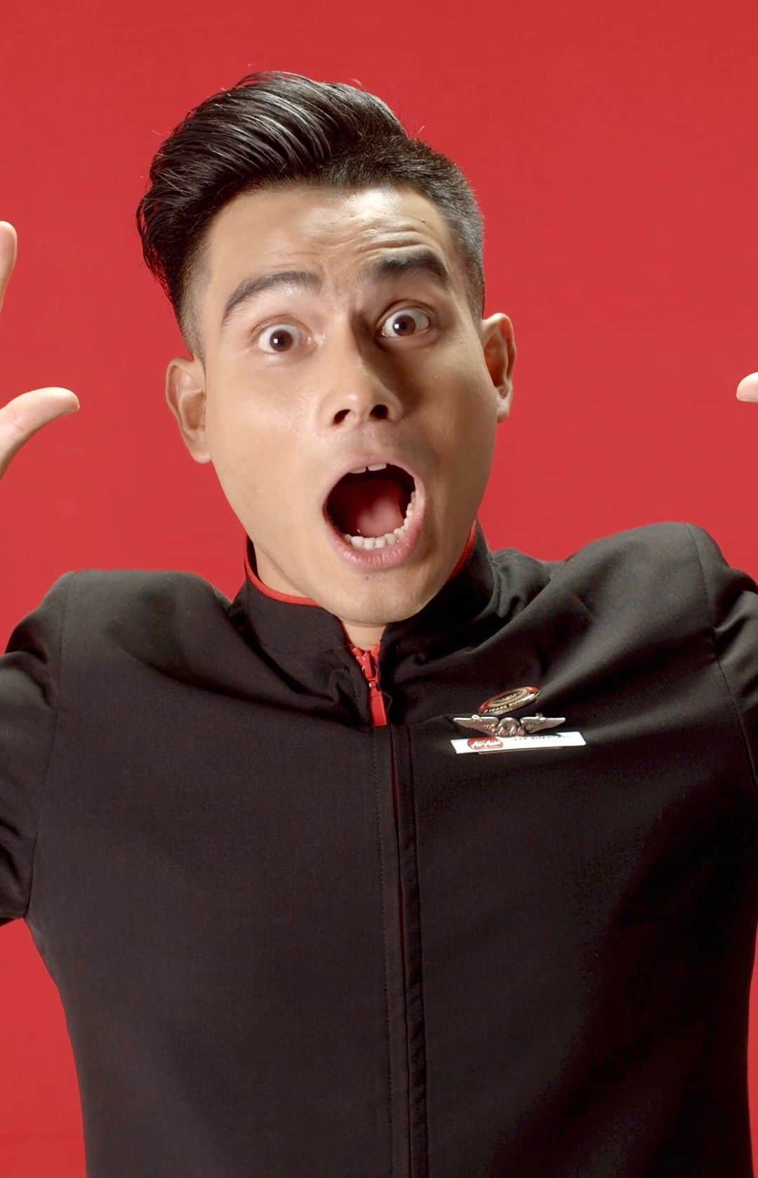 のインスタグラム：「Having flown 600 million guests is CRAZY. Thanks to your unending trust and support.  But we’ve got a surprise treat that’s even CRAZIER. Your CRAZIEST dreams are about to go live. Make sure to tune in TOMORROW, 20 SEP. 😉」