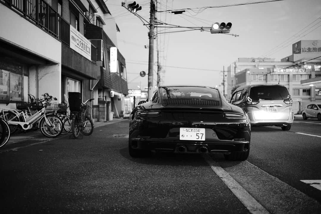 のインスタグラム：「I went to Nara for a meeting...#porsche911gts #porsche #991gts #911 #carerra #gts #pccb #nara #osaka #fivefocus #ikoma #mtg #leica #leicam10p #ライカ #車 #ポルシェ #お尻 @mottosatoshi @soborodon22 @shimisun @mkyohei @taroshin.official @yohtakao @fumihikokawaura @blue_akira @ichannel.hairdesign @bartkuykens @porsche @porschecenter_kitaosaka @porscheclub」