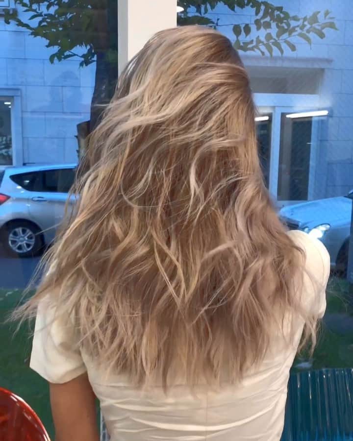 神能裕貴のインスタグラム：「【超リアル海外ヘアー/ バレイヤージュ 】 日本の女性に、もっとリアルでハイクオリティーな海外ヘアーを提供したい。 #SHIMA#ハイライト#バレイライト#バレイヤージュ#海外ヘアー#リアル海外ヘアー」