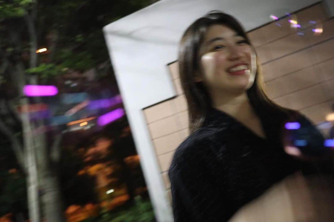 吉田華恋のインスタグラム：「はっつが撮ってくれました  シャボン玉でエモい感じに撮ってもらいました  エモ撮り  @utahatsu78」