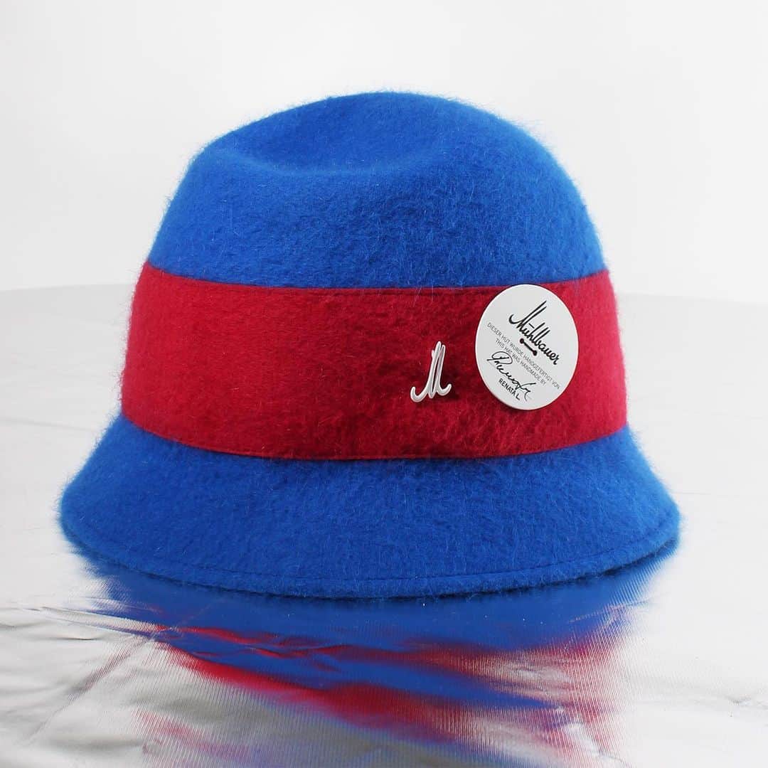 のインスタグラム：「Mühlbauer | #newhat RESI PIT 💙❤️ We worked hard to develop this hat -  the hair felt is #superlight and as #comfy as possible! The hat shape is a typical #austrian - #handmade in the middle of #vienna」