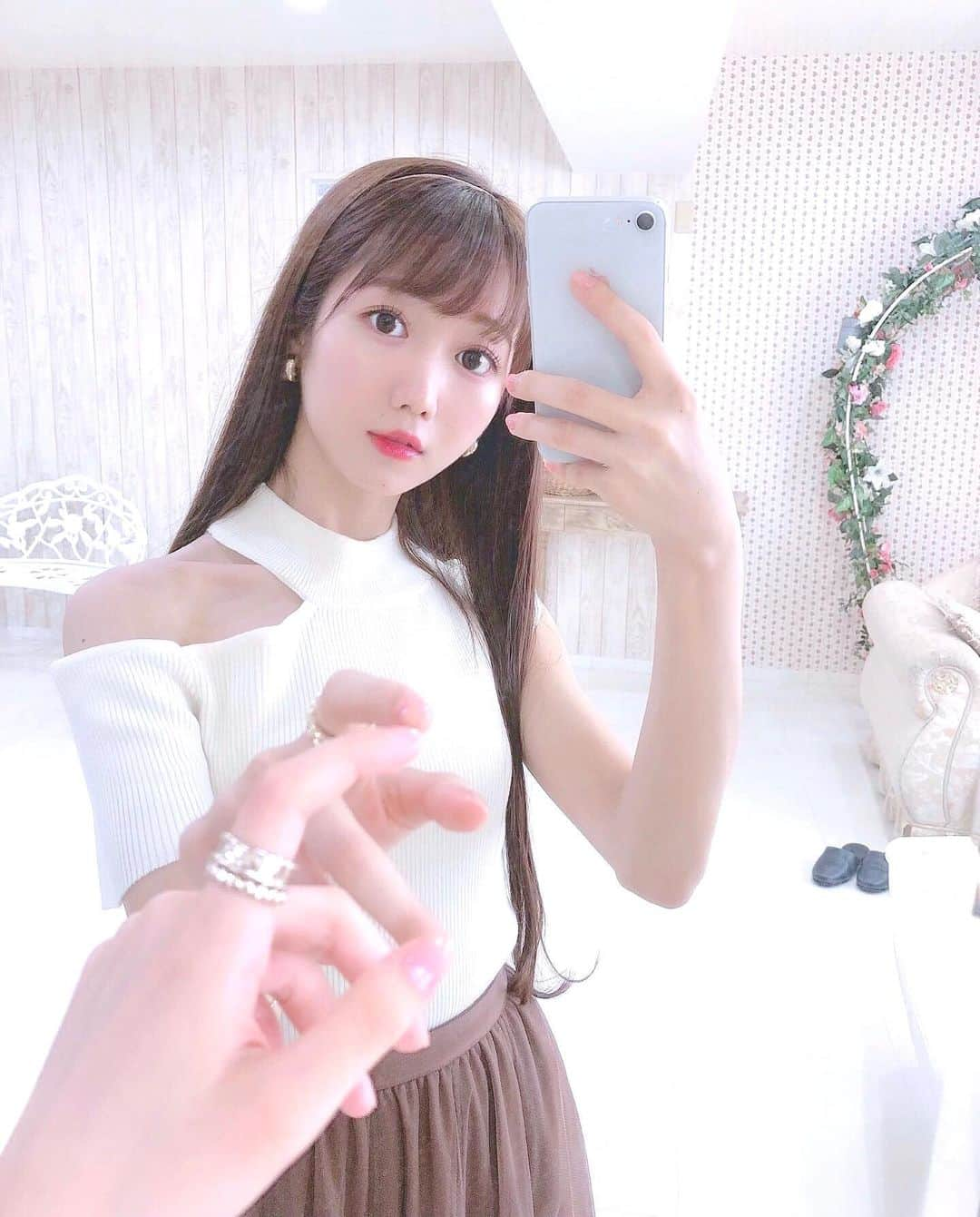 大谷映美里さんのインスタグラム写真 - (大谷映美里Instagram)「🙈🍪🙈🍪 ㅤㅤㅤㅤㅤㅤㅤㅤㅤㅤㅤㅤㅤ 秋色のおようふく❤︎ ㅤㅤㅤㅤㅤㅤㅤㅤㅤㅤㅤㅤㅤ ワンショルとイヤリング #whoswhochico  チュールスカート #cattykitten  シューズ #andlottie  リング #snidel  カチューシャ #niceclaup  ブレスレット #crayme でした🧁💭💕 ㅤㅤㅤㅤㅤㅤㅤㅤㅤㅤㅤㅤㅤ のんのが撮ってくれたから、 のんのが好きそうな写真…特に3枚目🐈笑 ㅤㅤㅤㅤㅤㅤㅤㅤㅤㅤㅤㅤㅤ #みりにゃ服」9月19日 23時05分 - otani_emiri