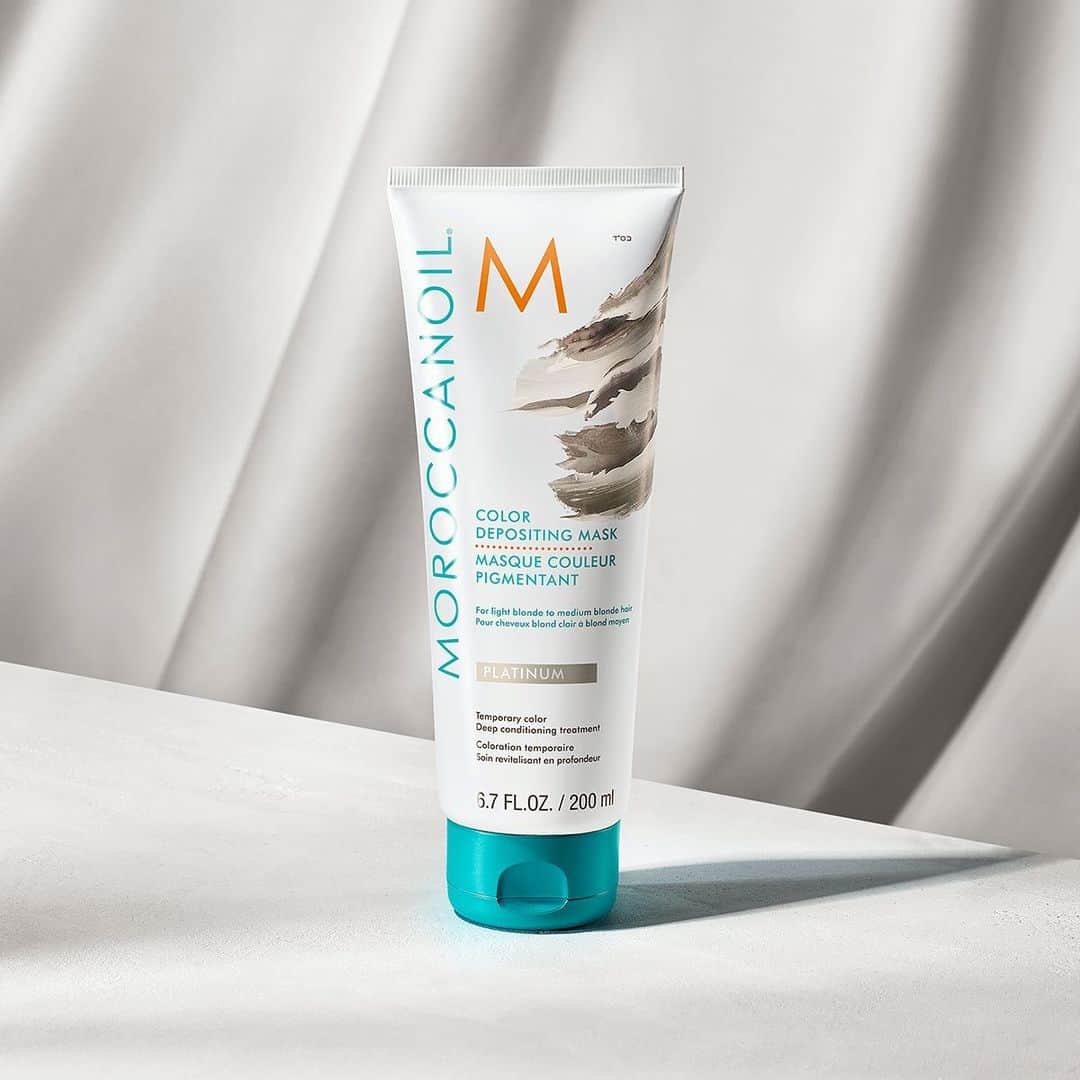 Moroccanoilさんのインスタグラム写真 - (MoroccanoilInstagram)「"I really loved the shade this product gave my hair. My goal is to have silver/ashy blonde hair and this product worked perfectly." - Chloe T.  on using our Color Depositing Mask in Platinum  #ColorfulCare」9月19日 23時08分 - moroccanoil