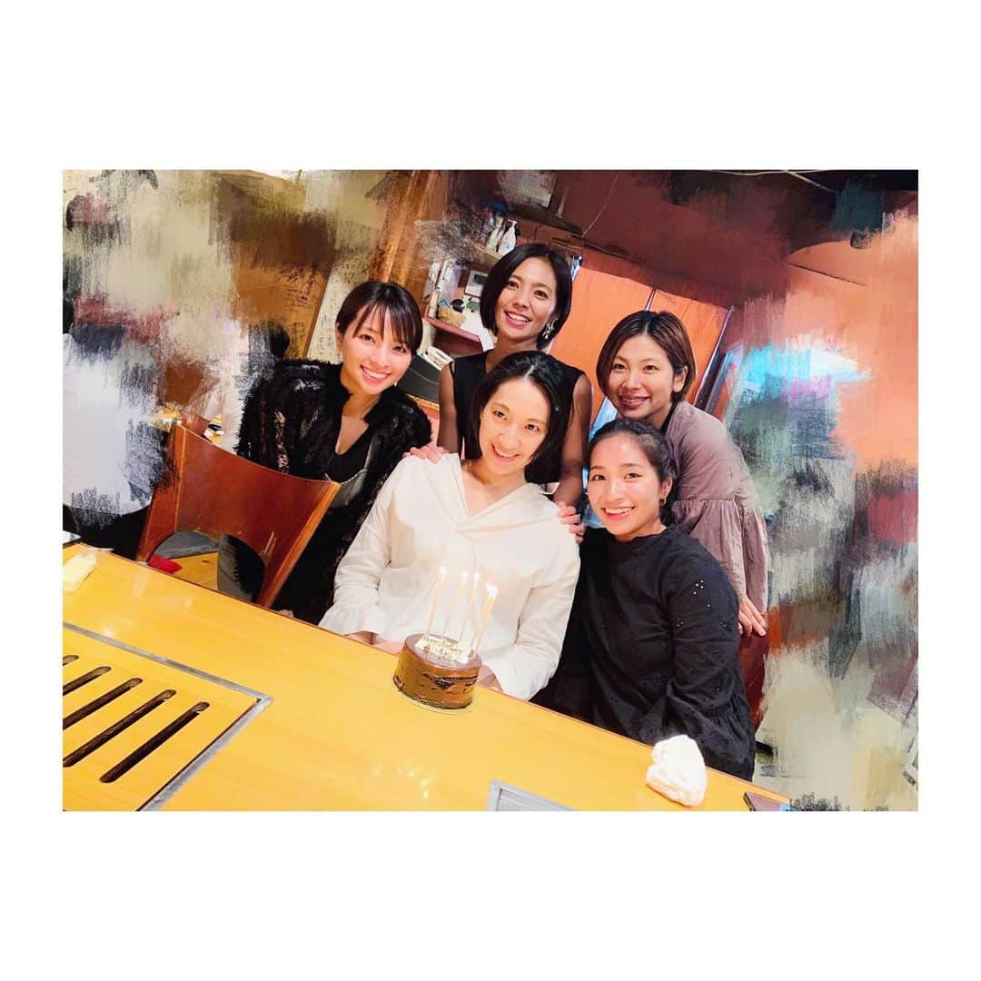 水崎綾女さんのインスタグラム写真 - (水崎綾女Instagram)「５人姉妹久しぶりにそろったよ♬次女のお誕生日のお祝いで大好きな名門へ。変わらずの中村劇場を堪能出来たし、みんなで美味しいご飯食べられて幸せでした。 * * * #焼肉名門 #焼肉 #四ツ谷 #yakiniku #肉 #meat #meet #お肉 #姉妹 #sister #sisters」9月19日 23時20分 - misakiayame