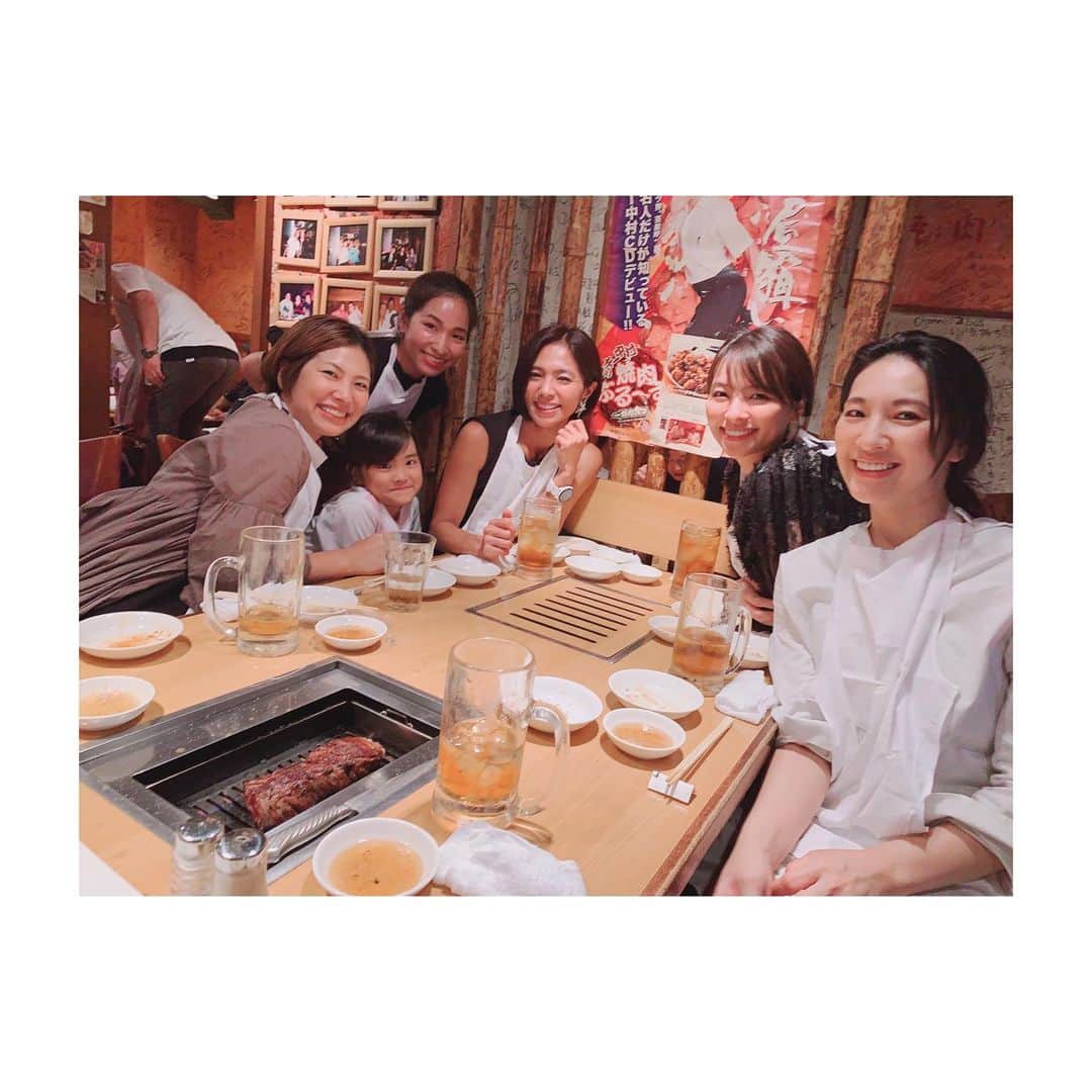 水崎綾女さんのインスタグラム写真 - (水崎綾女Instagram)「５人姉妹久しぶりにそろったよ♬次女のお誕生日のお祝いで大好きな名門へ。変わらずの中村劇場を堪能出来たし、みんなで美味しいご飯食べられて幸せでした。 * * * #焼肉名門 #焼肉 #四ツ谷 #yakiniku #肉 #meat #meet #お肉 #姉妹 #sister #sisters」9月19日 23時20分 - misakiayame